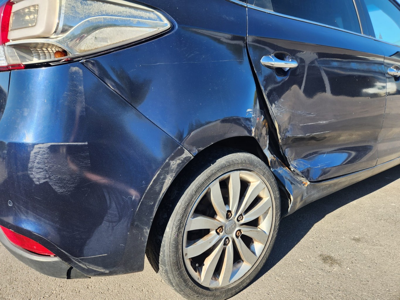 Feu arriere principal gauche (feux) pour KIA CARENS 4 PHASE 1 Feu arriere principal gauche (feux) pour KIA CARENS 4 PHASE 1