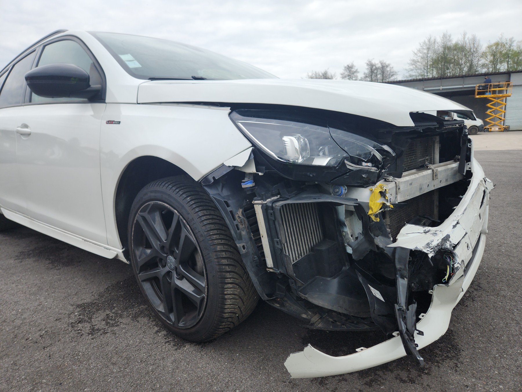 Réservoir AdBlue pour PEUGEOT 308 2 SW PHASE 2 BREAK Réservoir AdBlue pour PEUGEOT 308 2 SW PHASE 2 BREAK