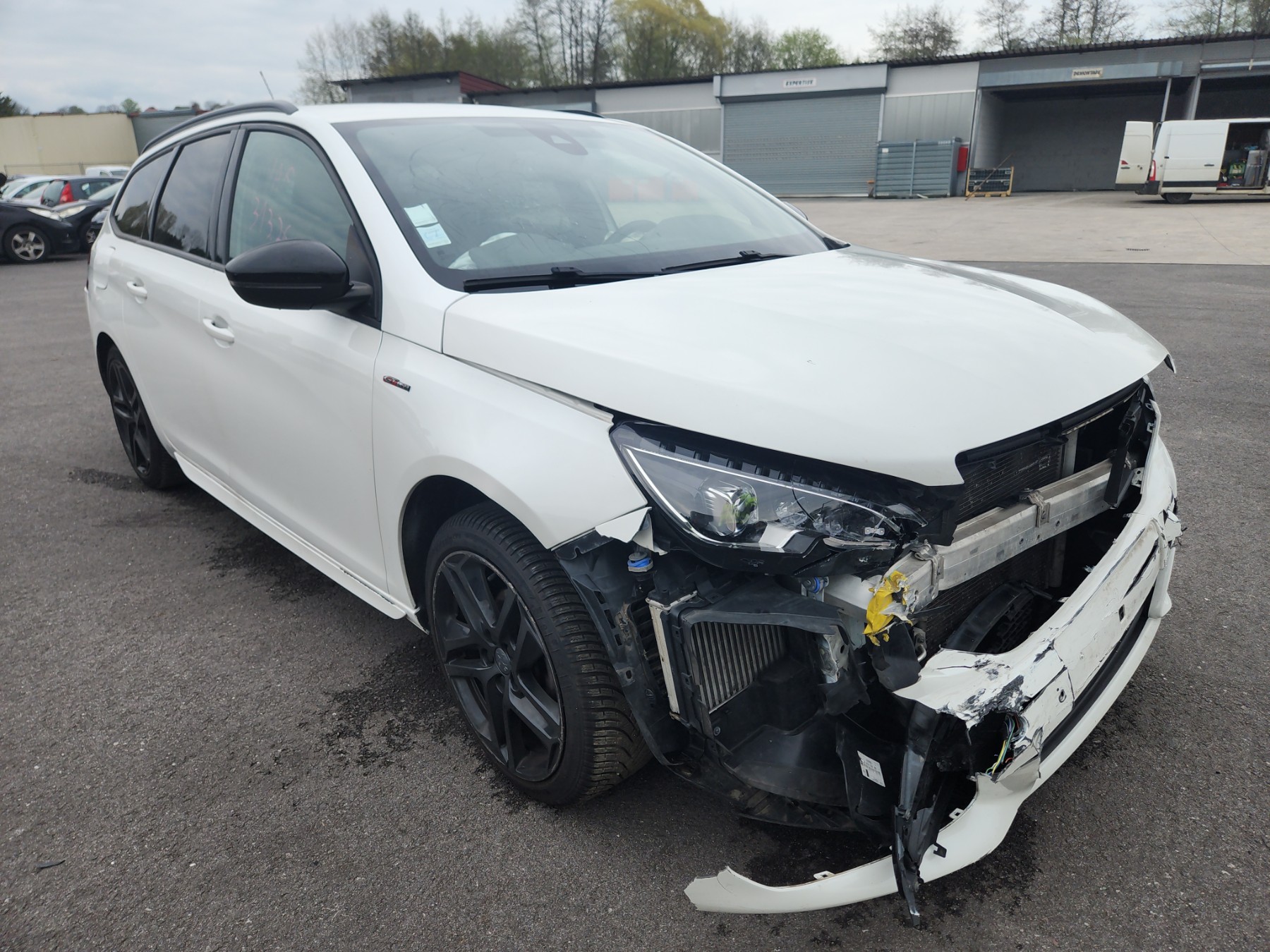 Réservoir AdBlue pour PEUGEOT 308 2 SW PHASE 2 BREAK Réservoir AdBlue pour PEUGEOT 308 2 SW PHASE 2 BREAK