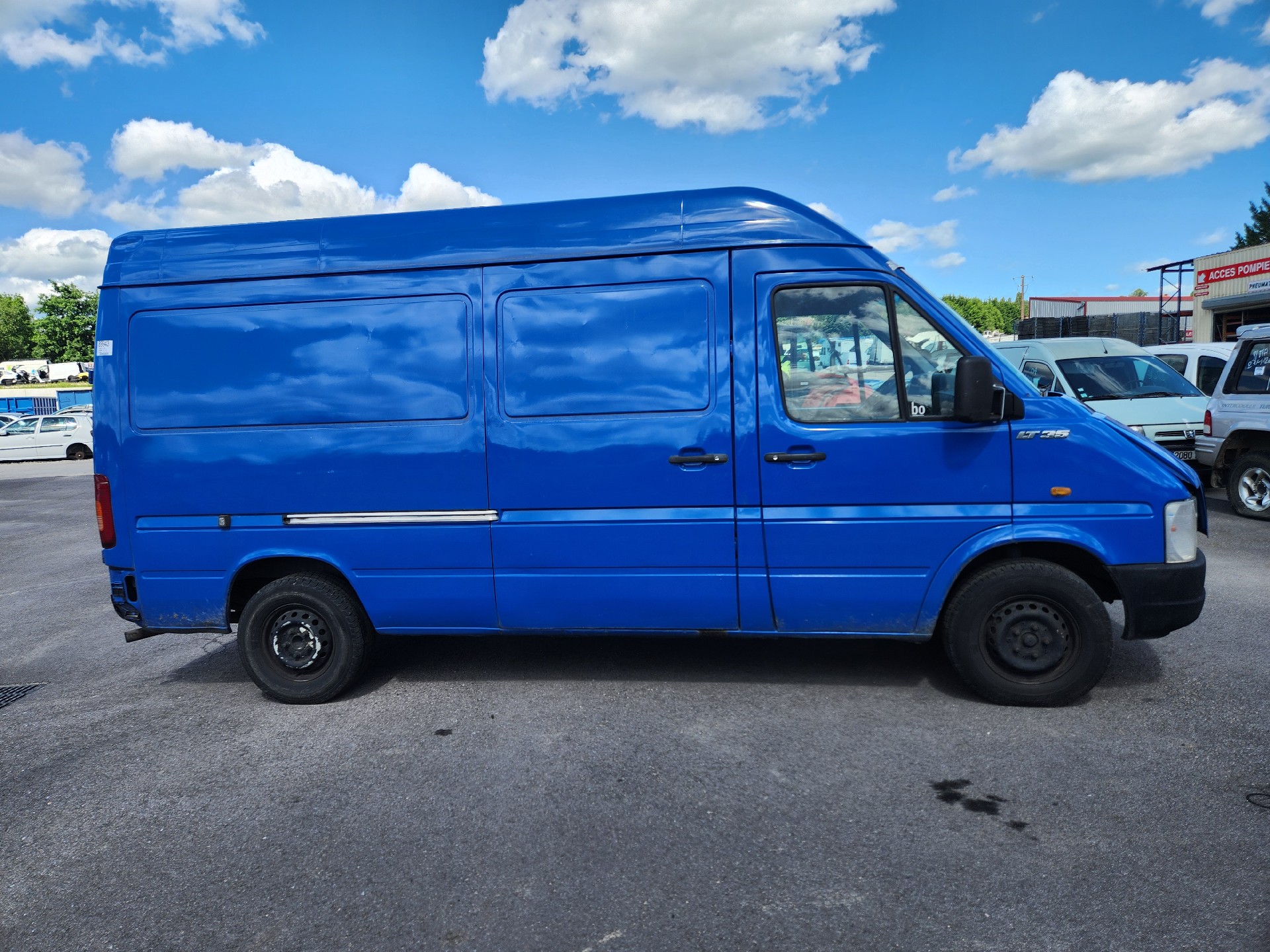 Aile avant droit pour VOLKSWAGEN LT 2 Aile avant droit pour VOLKSWAGEN LT 2