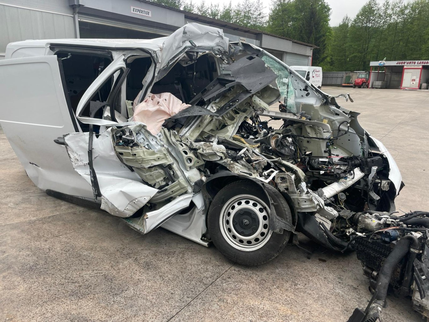 Demi train arriere droit pour PEUGEOT EXPERT 3 PHASE 2 Demi train arriere droit pour PEUGEOT EXPERT 3 PHASE 2
