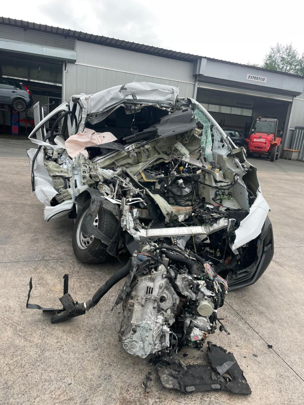 Demi train arriere droit pour PEUGEOT EXPERT 3 PHASE 2 Demi train arriere droit pour PEUGEOT EXPERT 3 PHASE 2