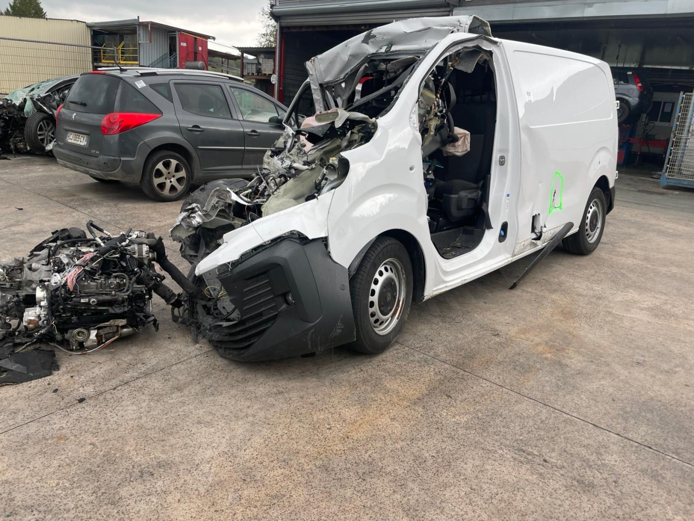 Demi train arriere droit pour PEUGEOT EXPERT 3 PHASE 2 Demi train arriere droit pour PEUGEOT EXPERT 3 PHASE 2