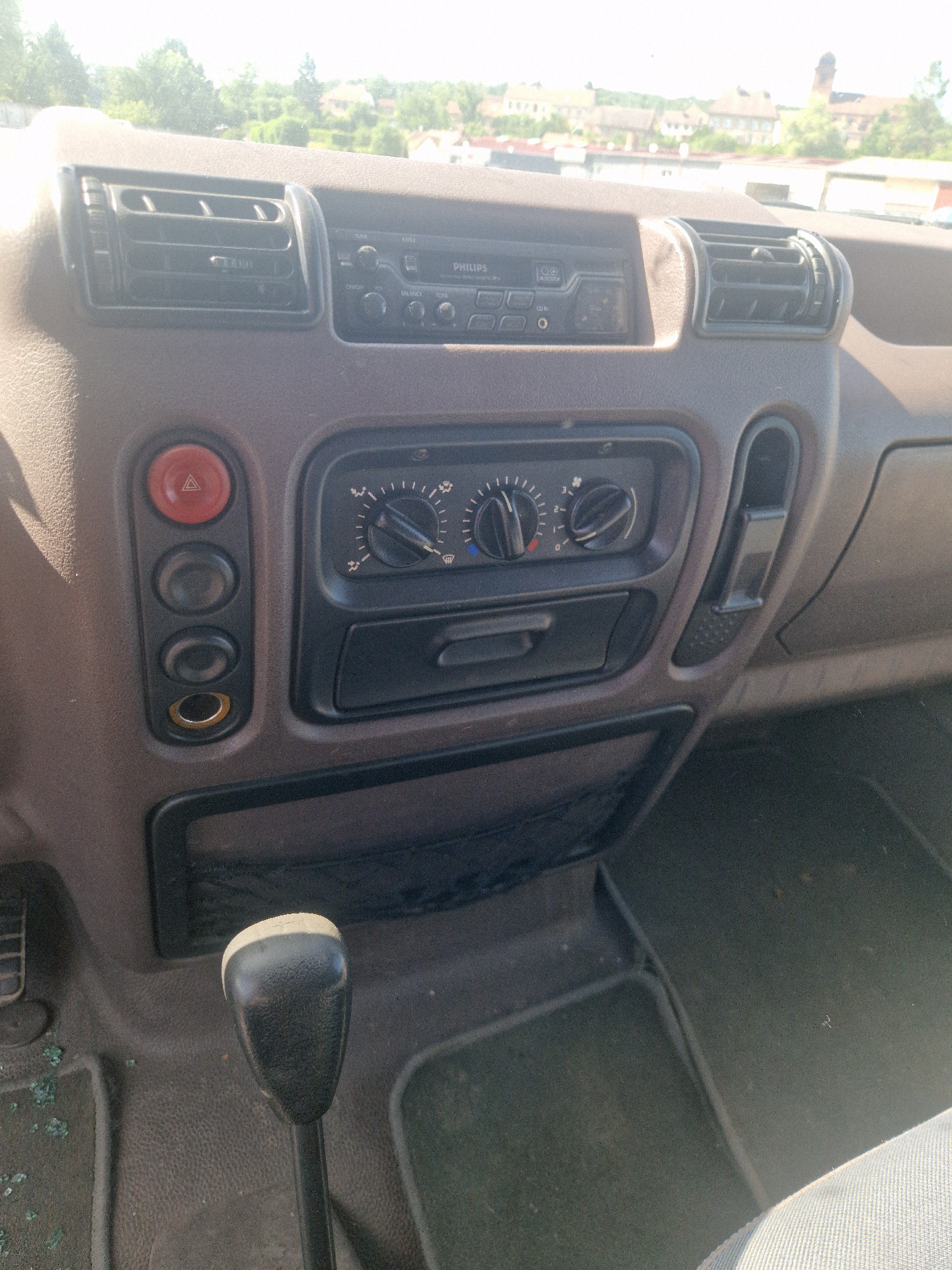 Porte de coffre gauche pour RENAULT MASTER 2 PHASE 1 Porte de coffre gauche pour RENAULT MASTER 2 PHASE 1