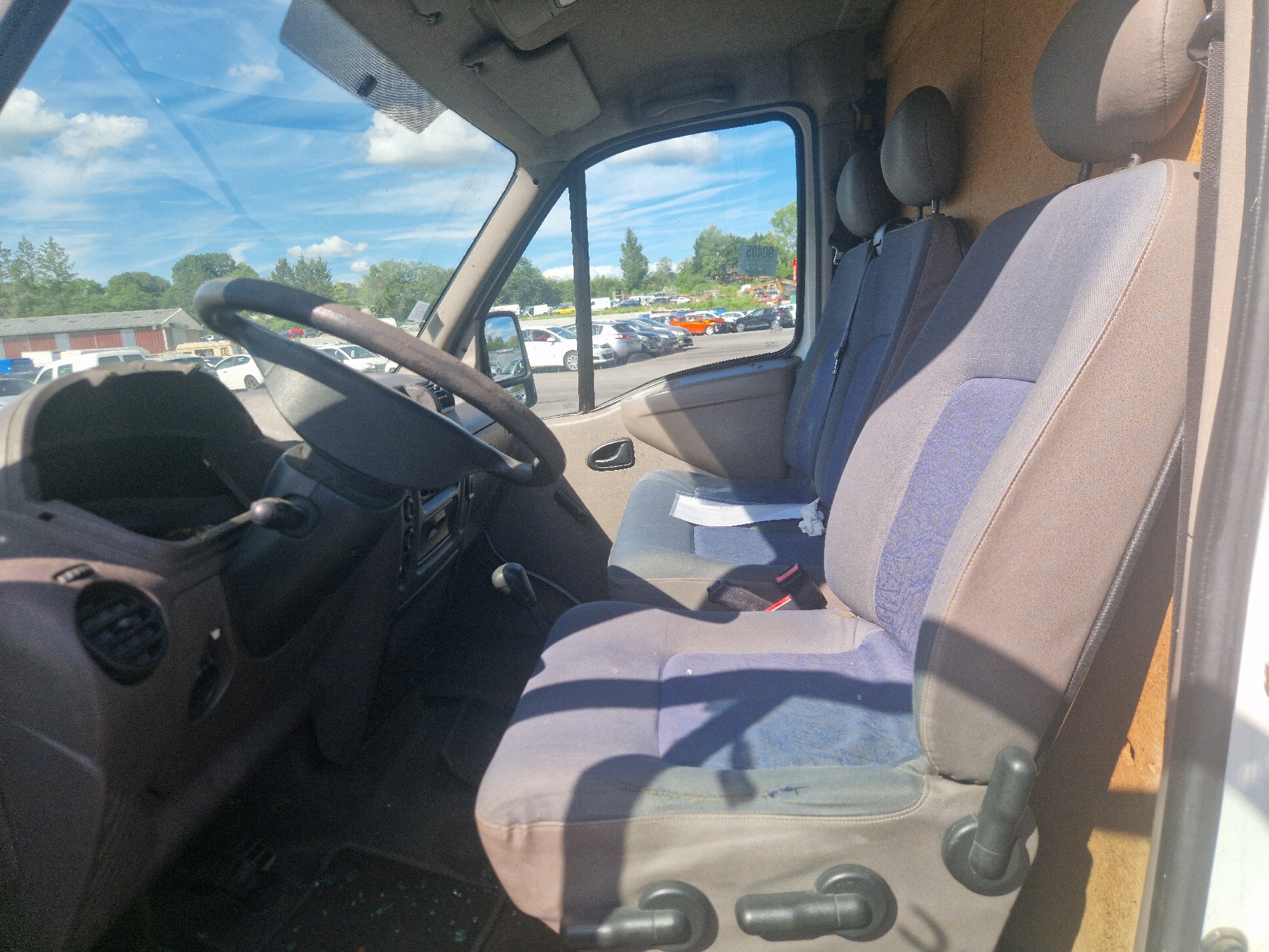 Porte de coffre gauche pour RENAULT MASTER 2 PHASE 1 Porte de coffre gauche pour RENAULT MASTER 2 PHASE 1