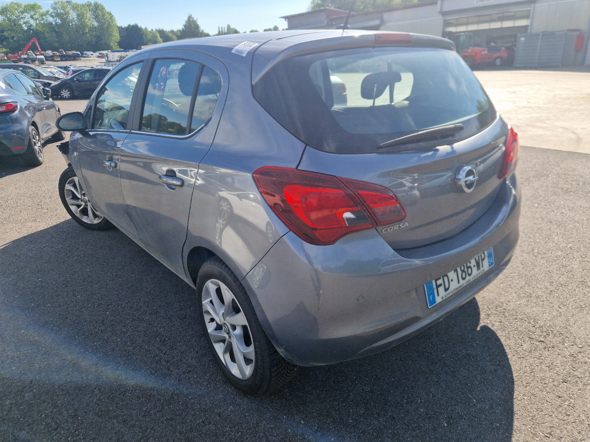 Poignee porte arriere gauche pour OPEL CORSA E Poignee porte arriere gauche pour OPEL CORSA E
