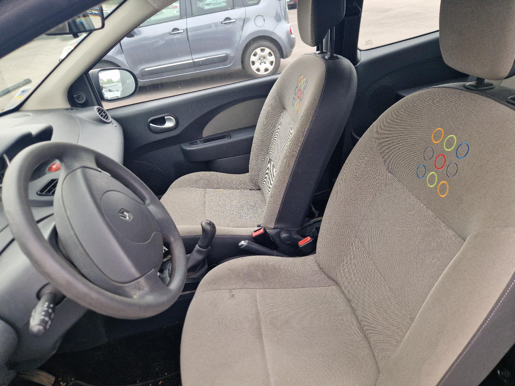 Repetiteur clignotant avant gauche (Feux) pour RENAULT TWINGO 2 PHASE 1 Repetiteur clignotant avant gauche (Feux) pour RENAULT TWINGO 2 PHASE 1