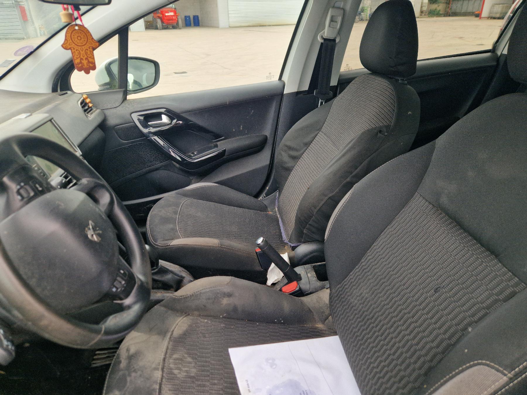 Feu arriere stop central pour PEUGEOT 208 1 PHASE 2 Feu arriere stop central pour PEUGEOT 208 1 PHASE 2