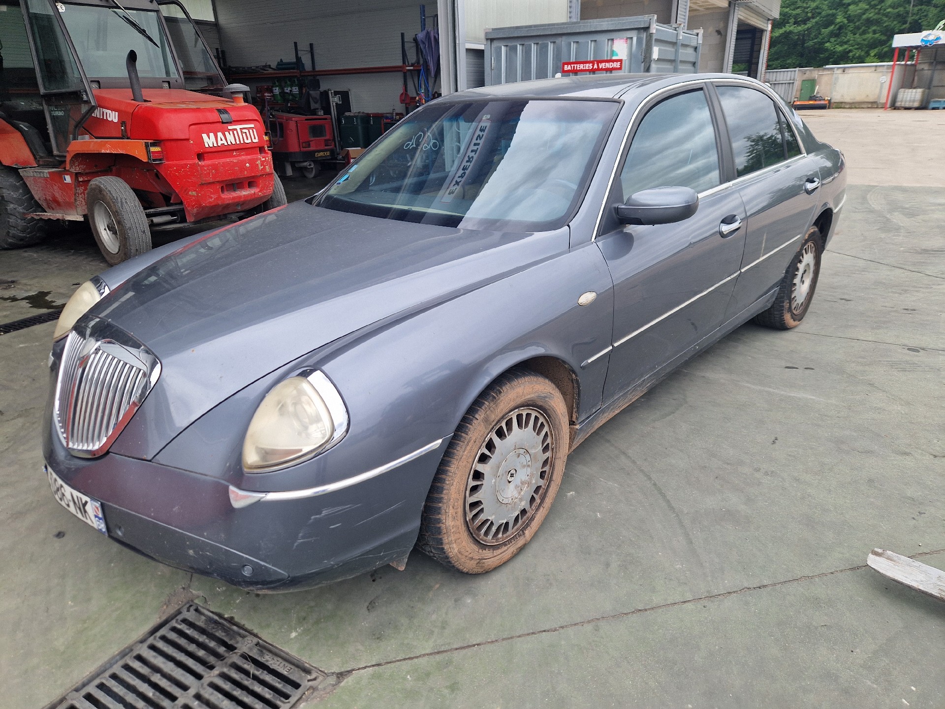 Aile avant droit pour LANCIA THESIS Aile avant droit pour LANCIA THESIS