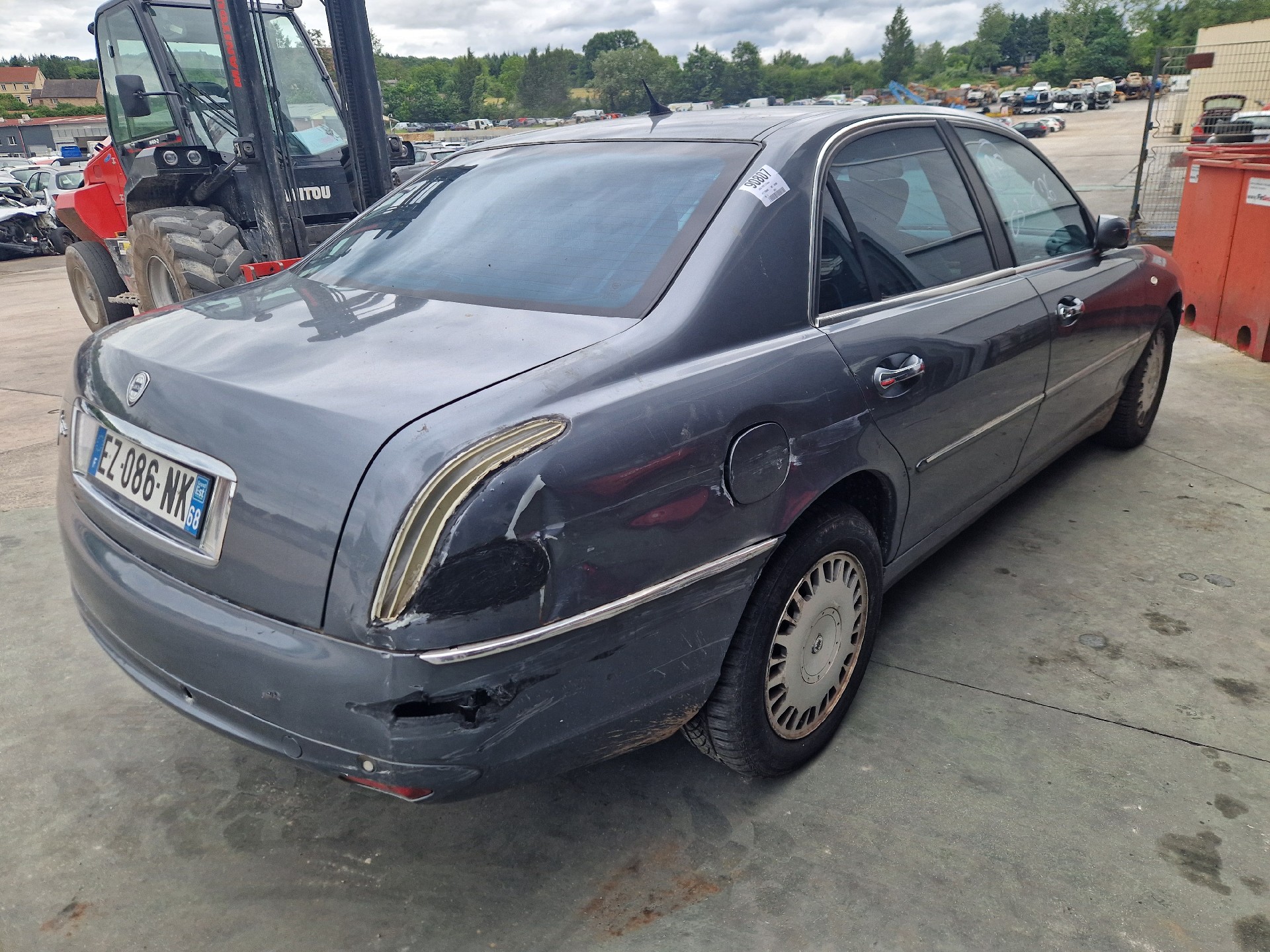 Aile avant droit pour LANCIA THESIS Aile avant droit pour LANCIA THESIS
