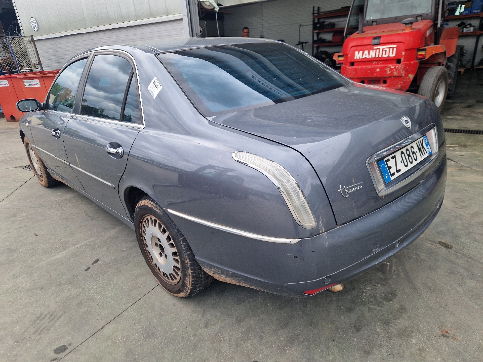 Aile avant droit pour LANCIA THESIS Aile avant droit pour LANCIA THESIS
