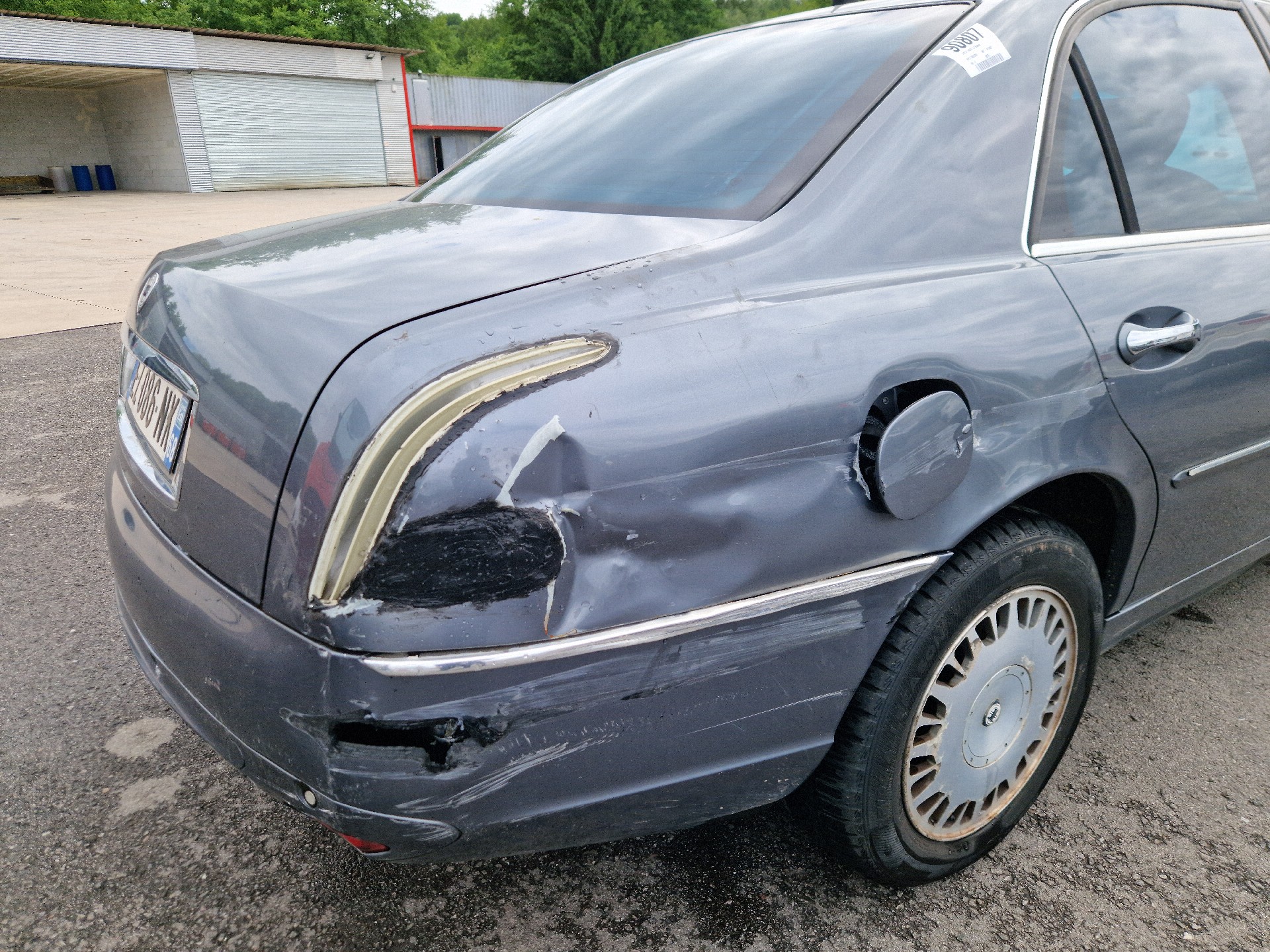 Aile avant droit pour LANCIA THESIS Aile avant droit pour LANCIA THESIS