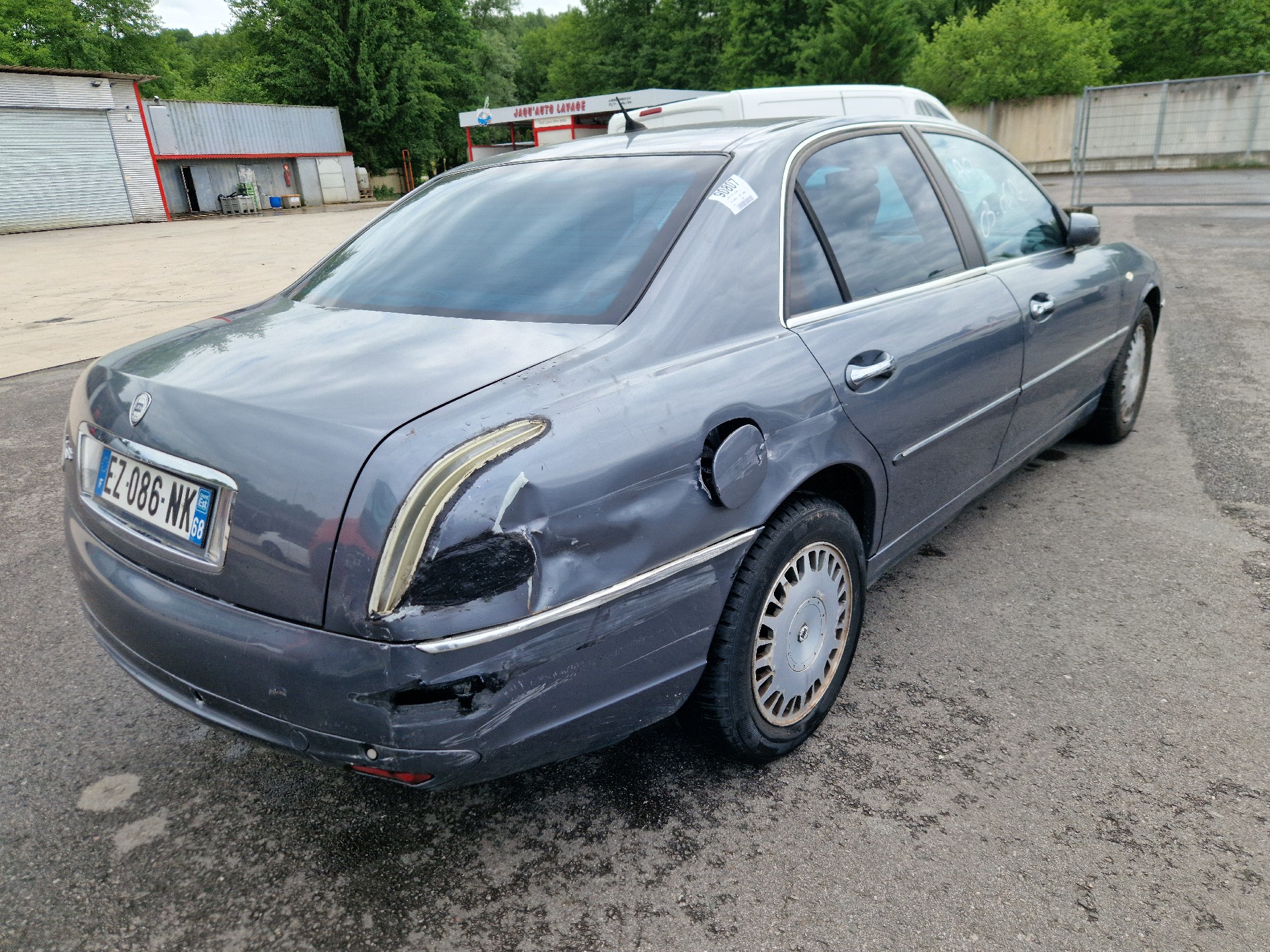 Aile avant droit pour LANCIA THESIS Aile avant droit pour LANCIA THESIS