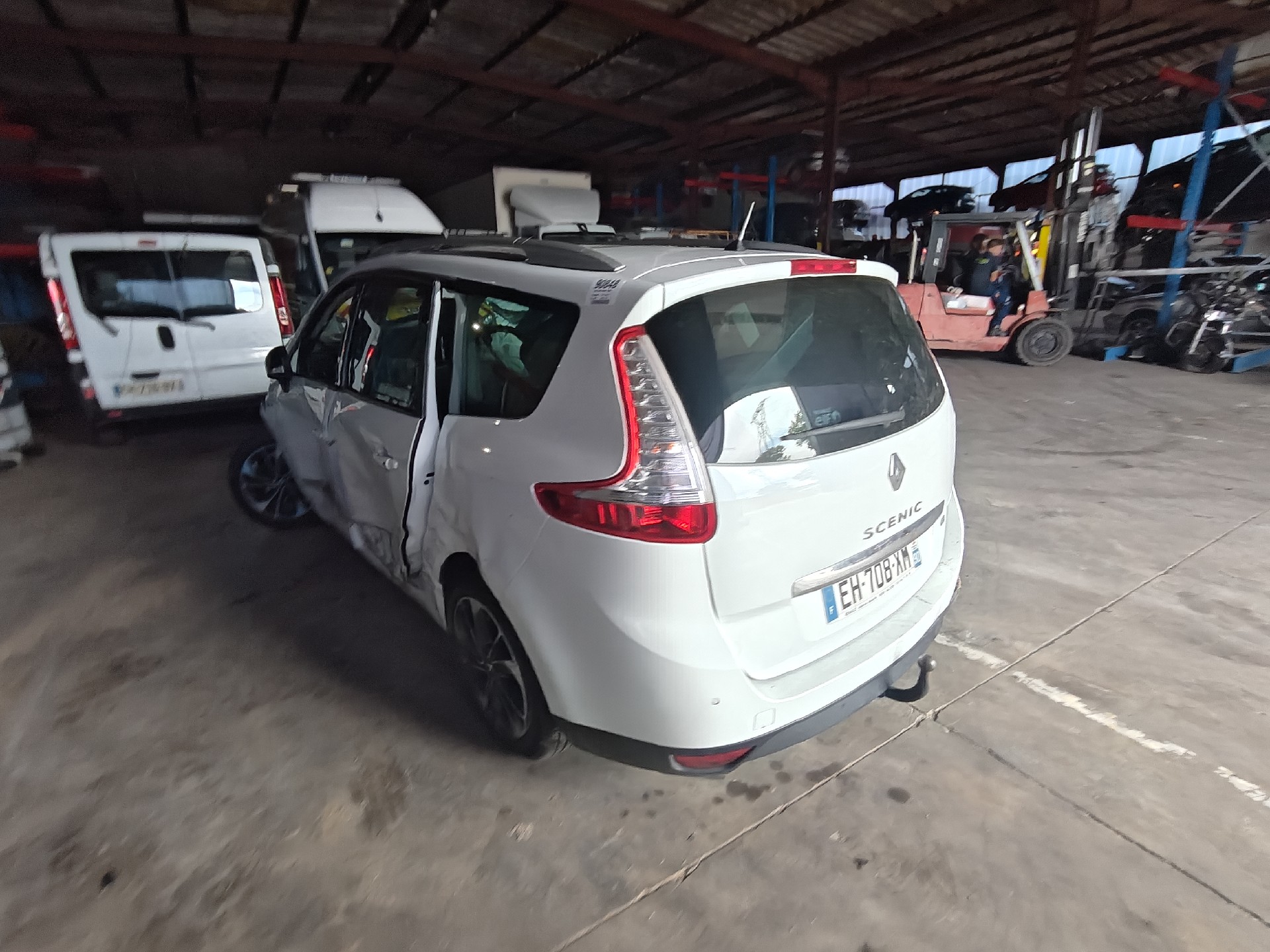 Arret de porte avant gauche pour RENAULT SCENIC 3 PHASE 3 Arret de porte avant gauche pour RENAULT SCENIC 3 PHASE 3