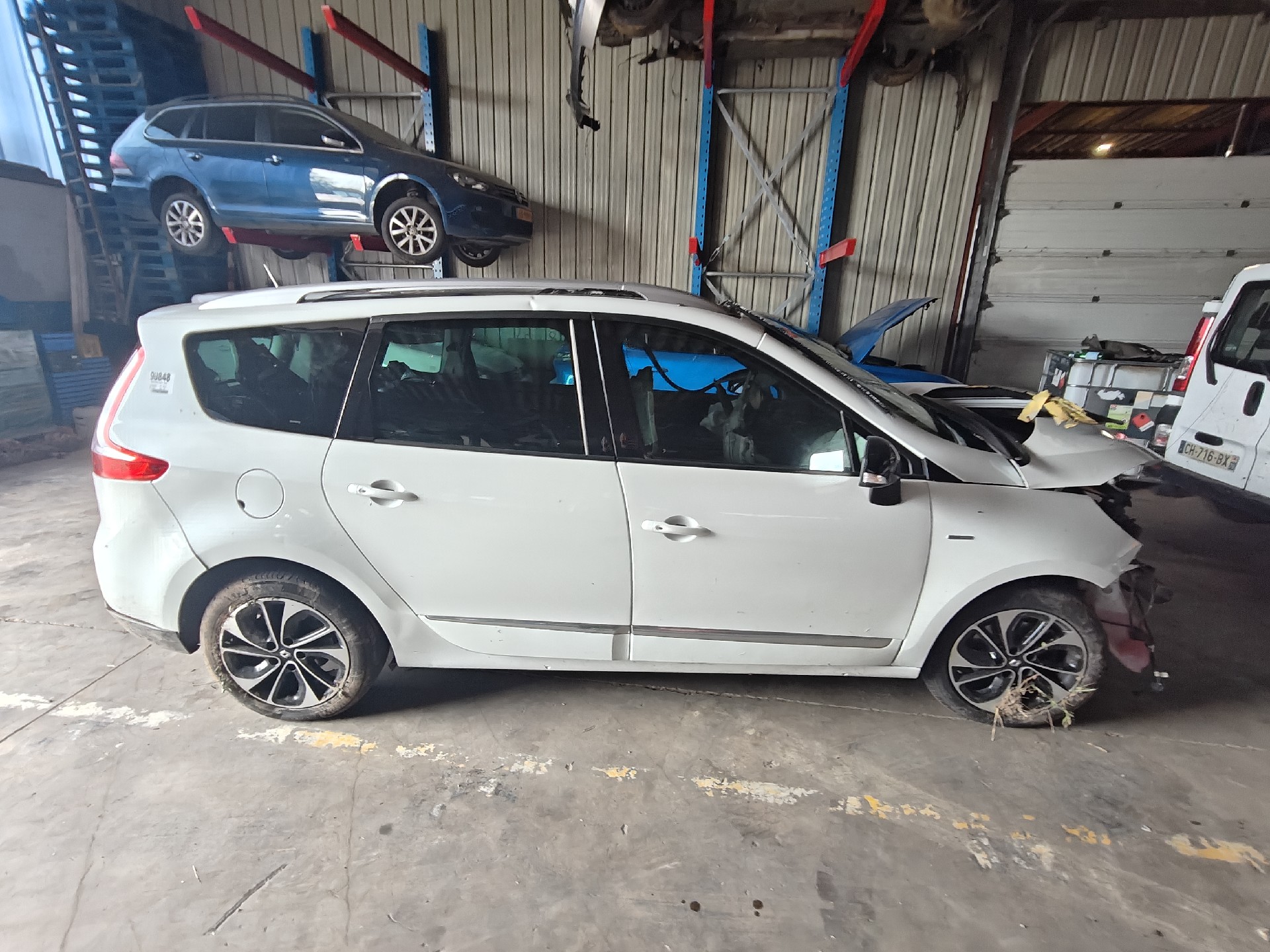 Arret de porte avant gauche pour RENAULT SCENIC 3 PHASE 3 Arret de porte avant gauche pour RENAULT SCENIC 3 PHASE 3