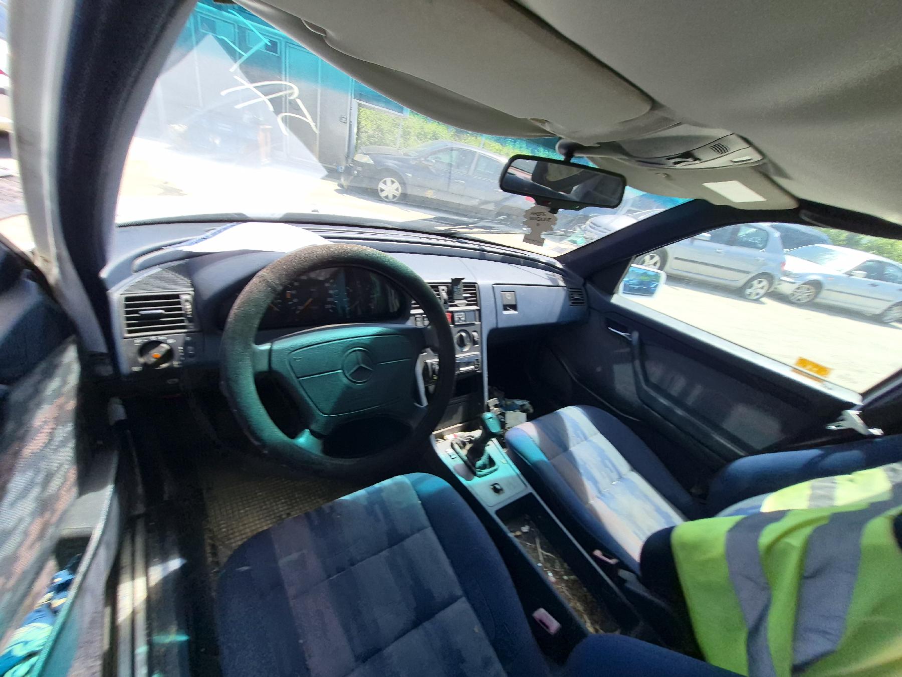 Feu arriere principal gauche (feux) pour MERCEDES CLASSE C 202 PHASE 1 Feu arriere principal gauche (feux) pour MERCEDES CLASSE C 202 PHASE 1