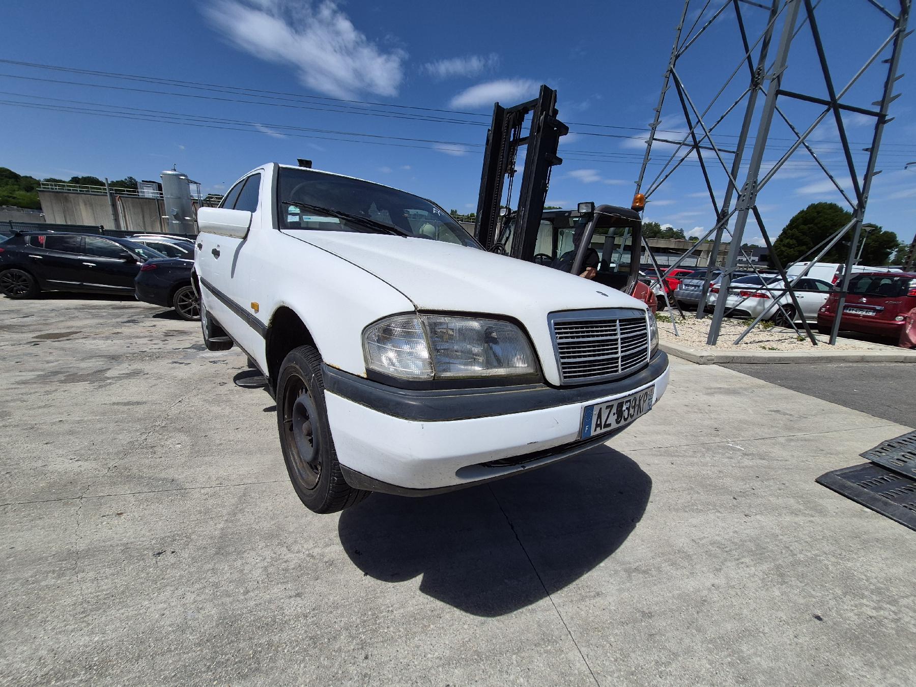 Feu arriere principal gauche (feux) pour MERCEDES CLASSE C 202 PHASE 1 Feu arriere principal gauche (feux) pour MERCEDES CLASSE C 202 PHASE 1