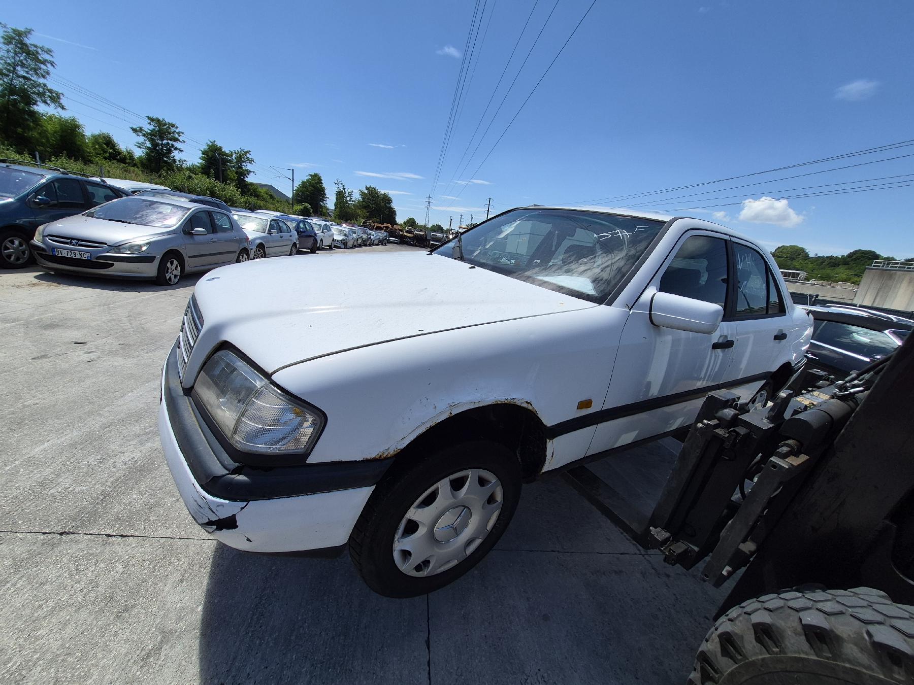 Feu arriere principal gauche (feux) pour MERCEDES CLASSE C 202 PHASE 1 Feu arriere principal gauche (feux) pour MERCEDES CLASSE C 202 PHASE 1