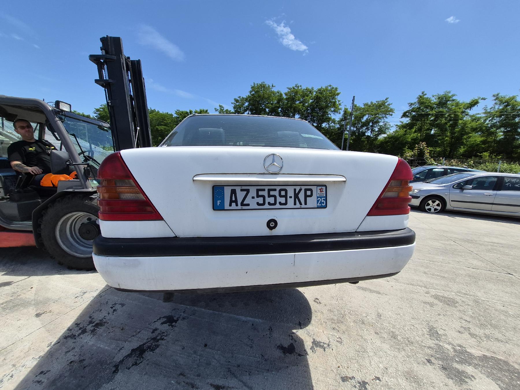 Feu arriere principal gauche (feux) pour MERCEDES CLASSE C 202 PHASE 1 Feu arriere principal gauche (feux) pour MERCEDES CLASSE C 202 PHASE 1