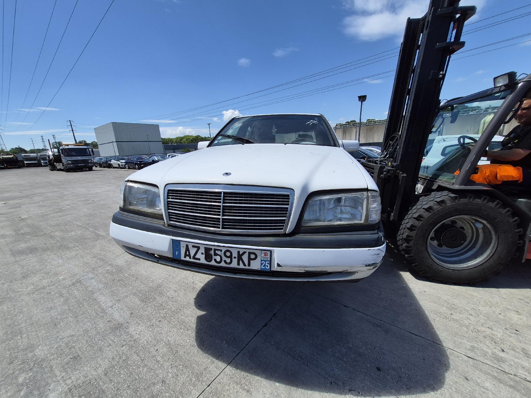 Feu arriere principal gauche (feux) pour MERCEDES CLASSE C 202 PHASE 1 Feu arriere principal gauche (feux) pour MERCEDES CLASSE C 202 PHASE 1