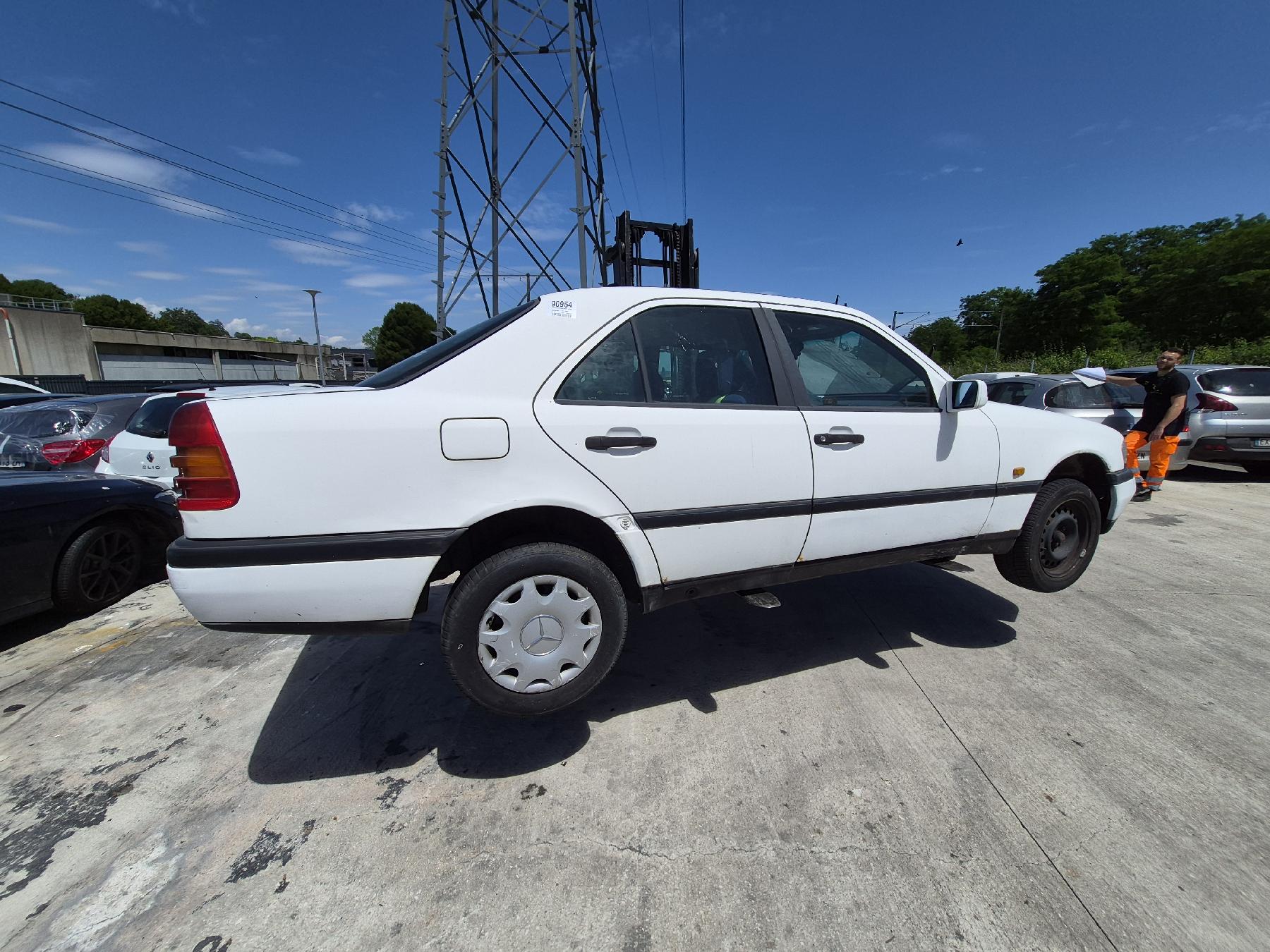 Feu arriere principal gauche (feux) pour MERCEDES CLASSE C 202 PHASE 1 Feu arriere principal gauche (feux) pour MERCEDES CLASSE C 202 PHASE 1