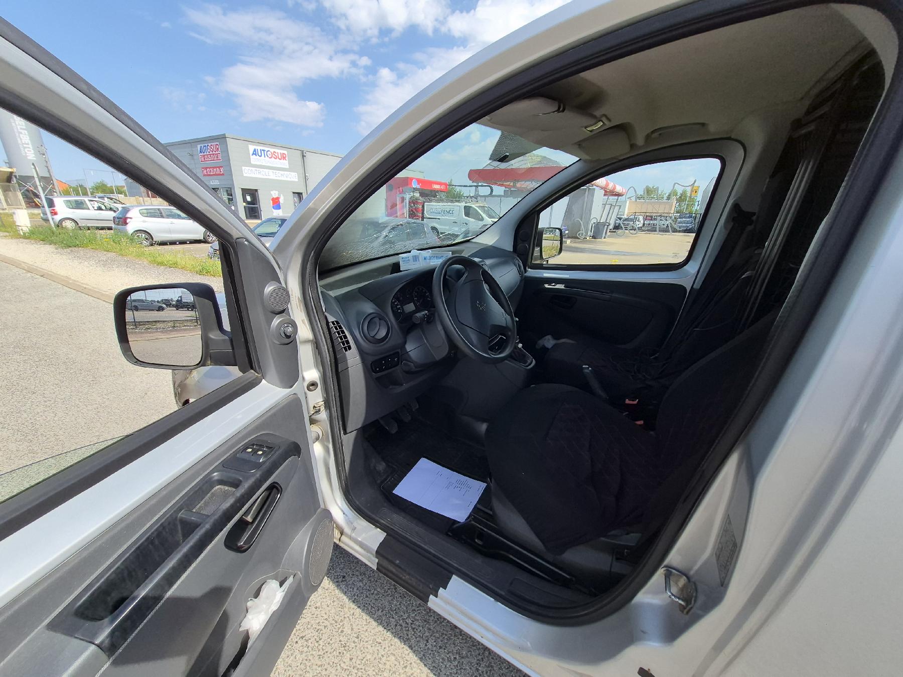 Pare choc arriere pour PEUGEOT BIPPER Pare choc arriere pour PEUGEOT BIPPER