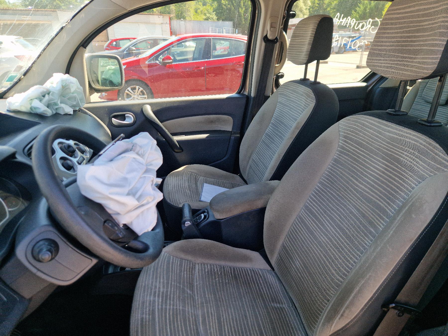 Porte laterale gauche pour RENAULT KANGOO 2 PHASE 1 Porte laterale gauche pour RENAULT KANGOO 2 PHASE 1