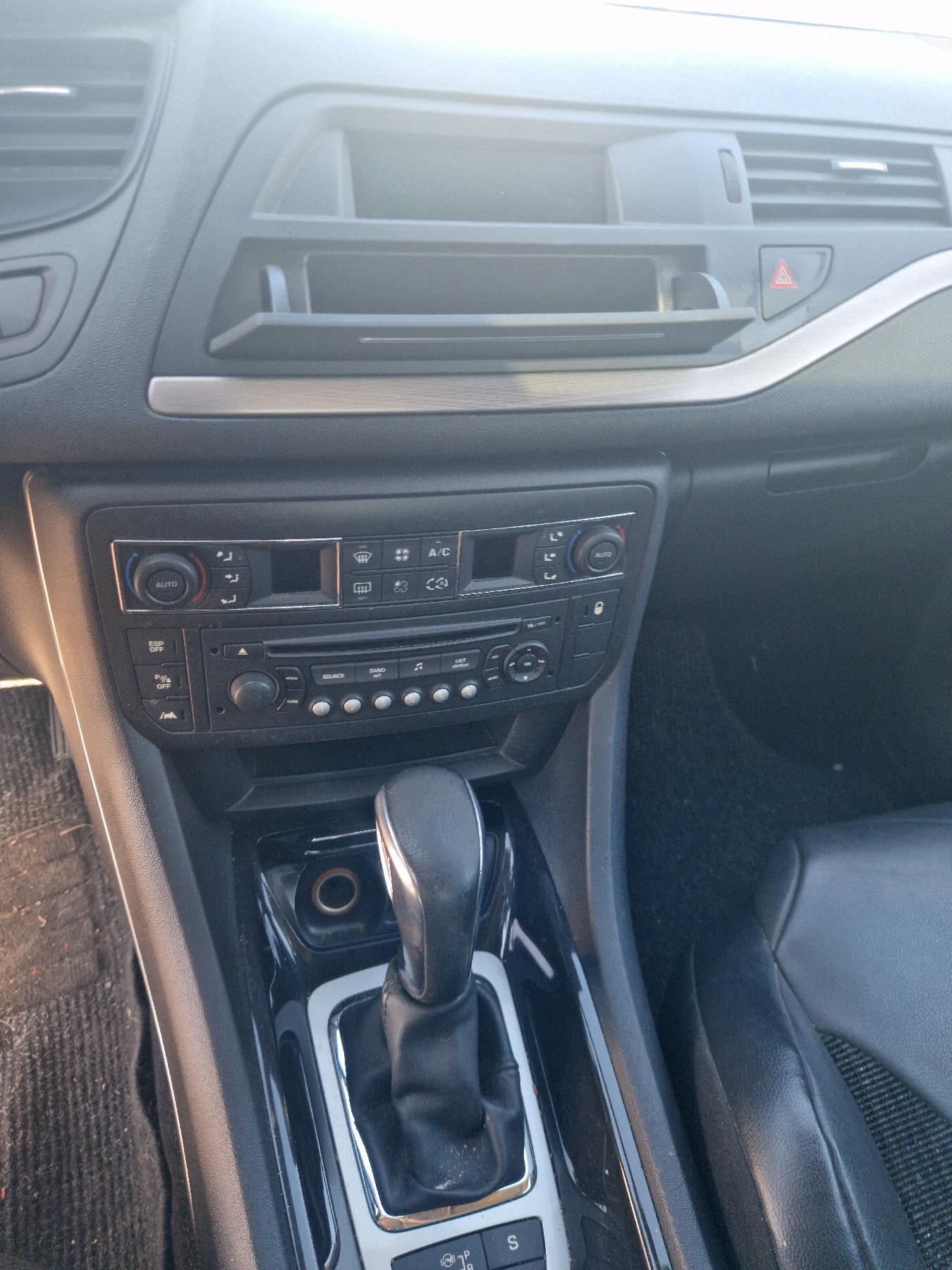 Poignee porte avant gauche pour CITROEN C5 2 Poignee porte avant gauche pour CITROEN C5 2