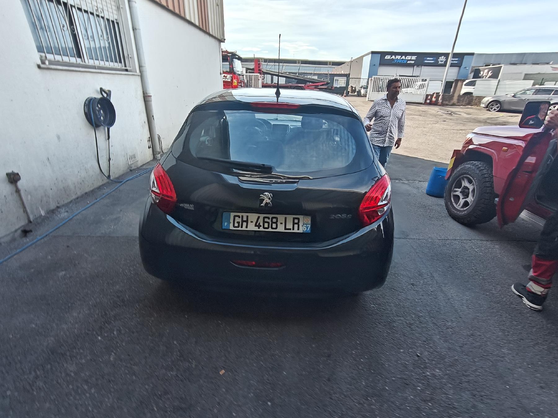 Aile avant droit pour PEUGEOT 208 1 PHASE 2 Aile avant droit pour PEUGEOT 208 1 PHASE 2