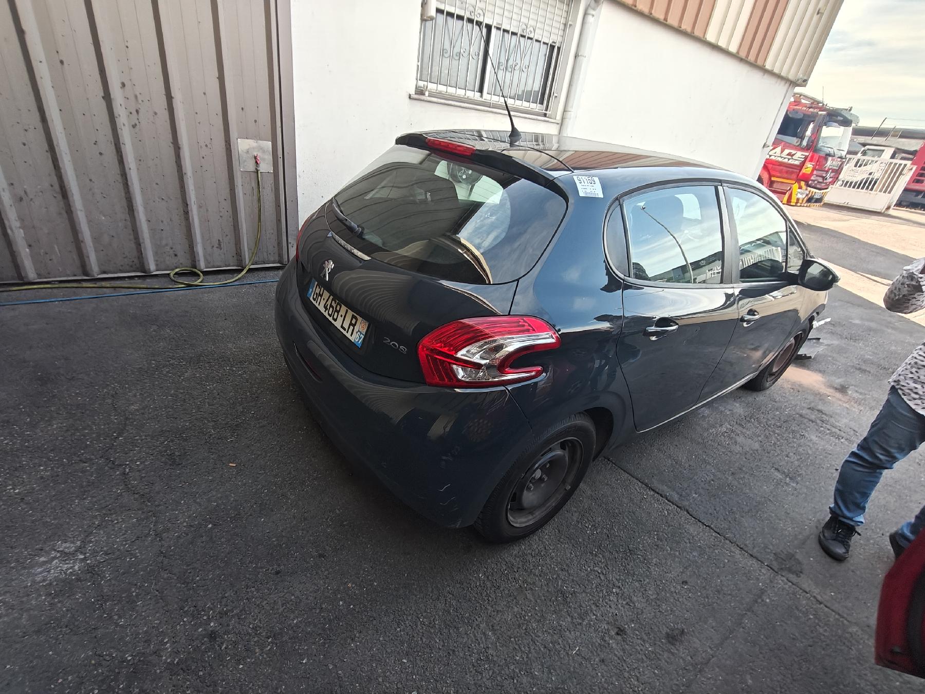 Aile avant droit pour PEUGEOT 208 1 PHASE 2 Aile avant droit pour PEUGEOT 208 1 PHASE 2