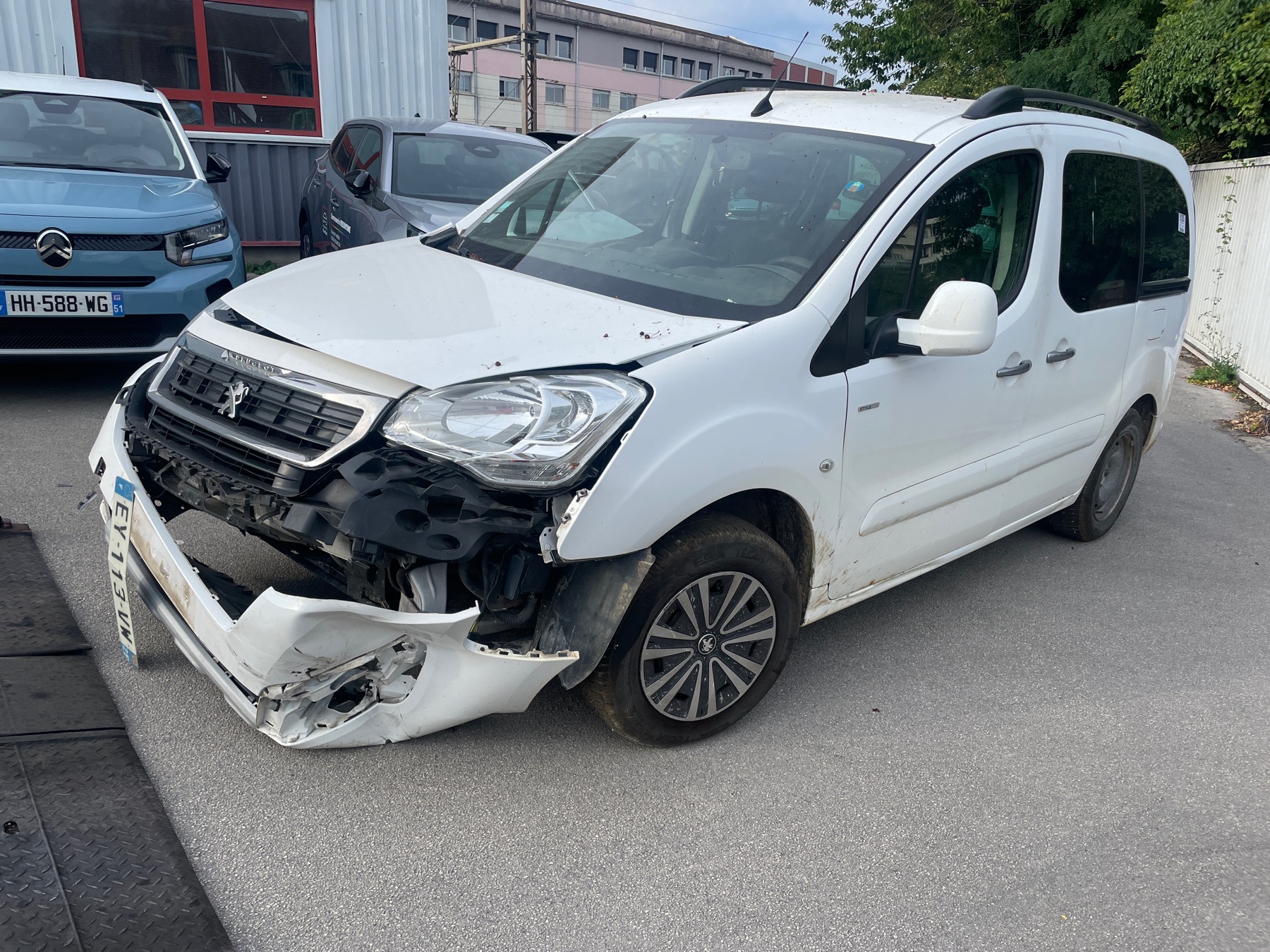 Feu arriere principal gauche (feux) pour PEUGEOT PARTNER 2 PHASE 3 Feu arriere principal gauche (feux) pour PEUGEOT PARTNER 2 PHASE 3