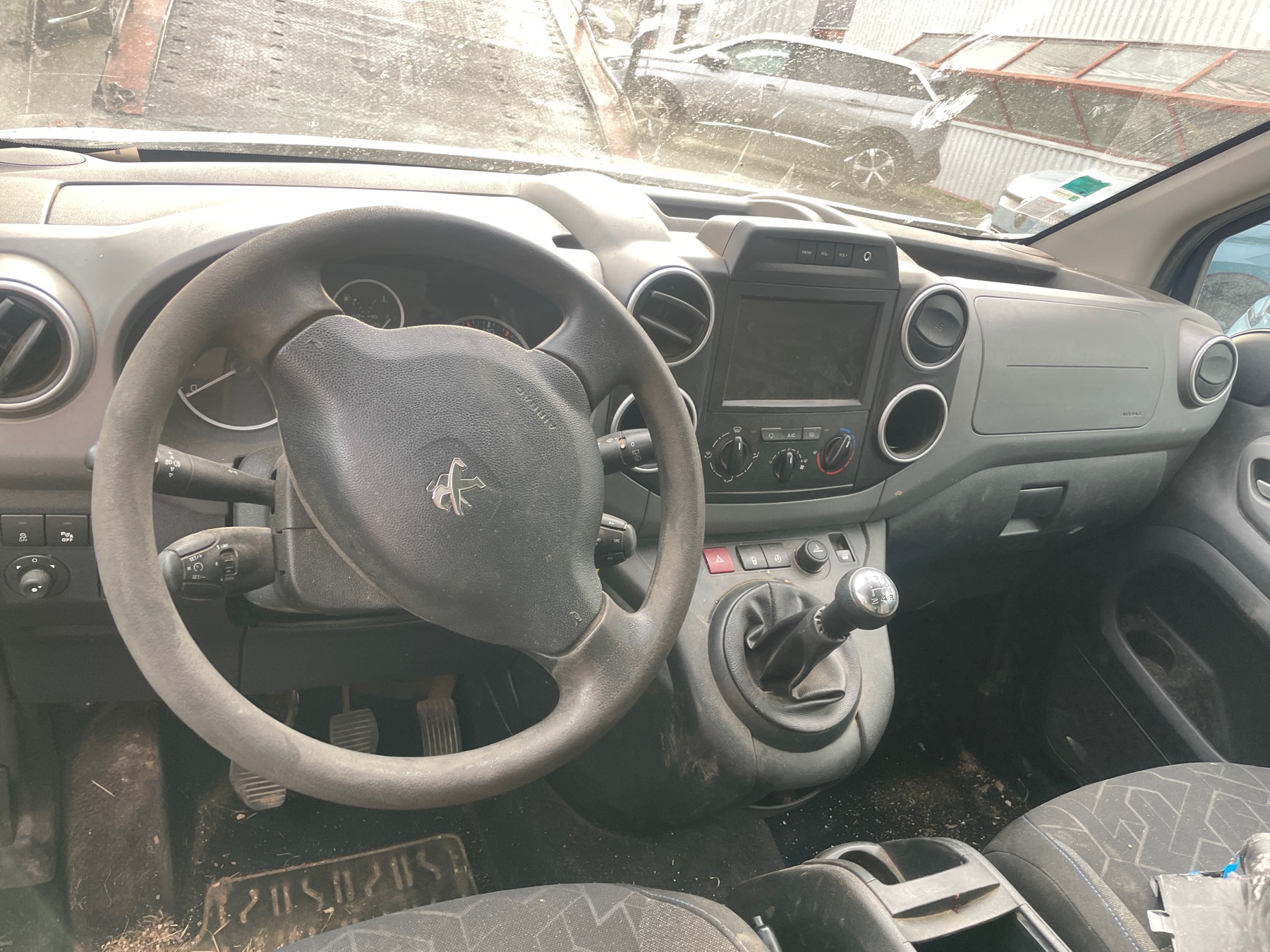 Feu arriere principal gauche (feux) pour PEUGEOT PARTNER 2 PHASE 3 Feu arriere principal gauche (feux) pour PEUGEOT PARTNER 2 PHASE 3