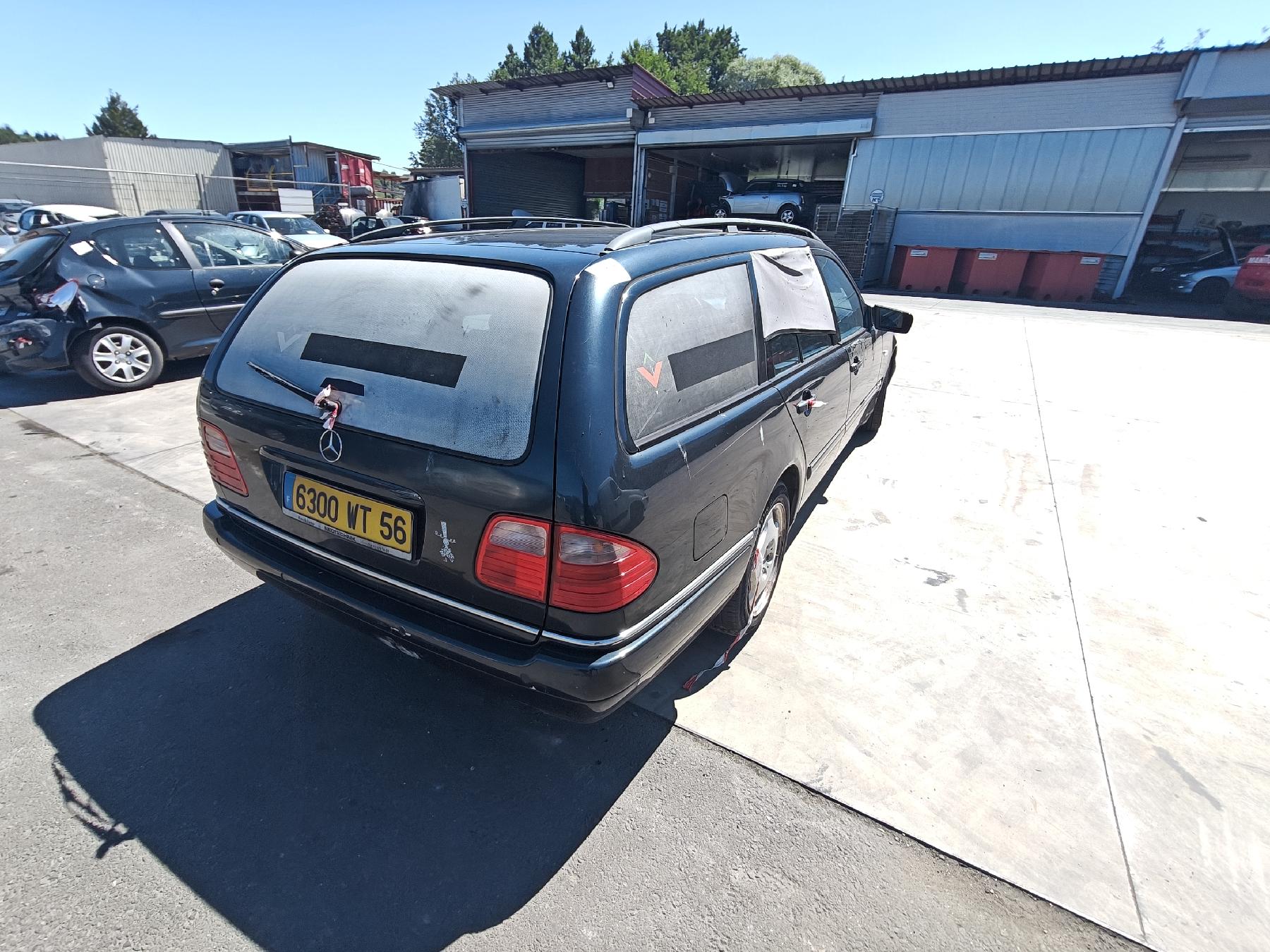 Aile avant droit pour MERCEDES CLASSE E 210 PHASE 1 BREAK Aile avant droit pour MERCEDES CLASSE E 210 PHASE 1 BREAK