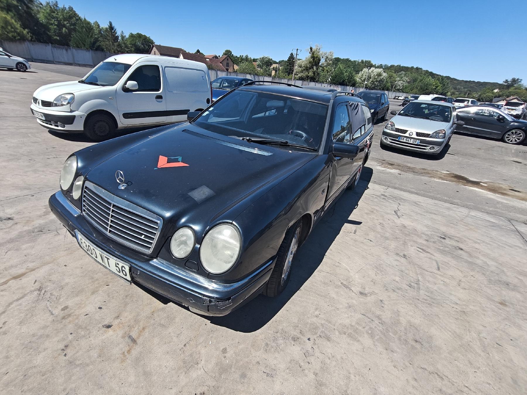 Aile avant droit pour MERCEDES CLASSE E 210 PHASE 1 BREAK Aile avant droit pour MERCEDES CLASSE E 210 PHASE 1 BREAK