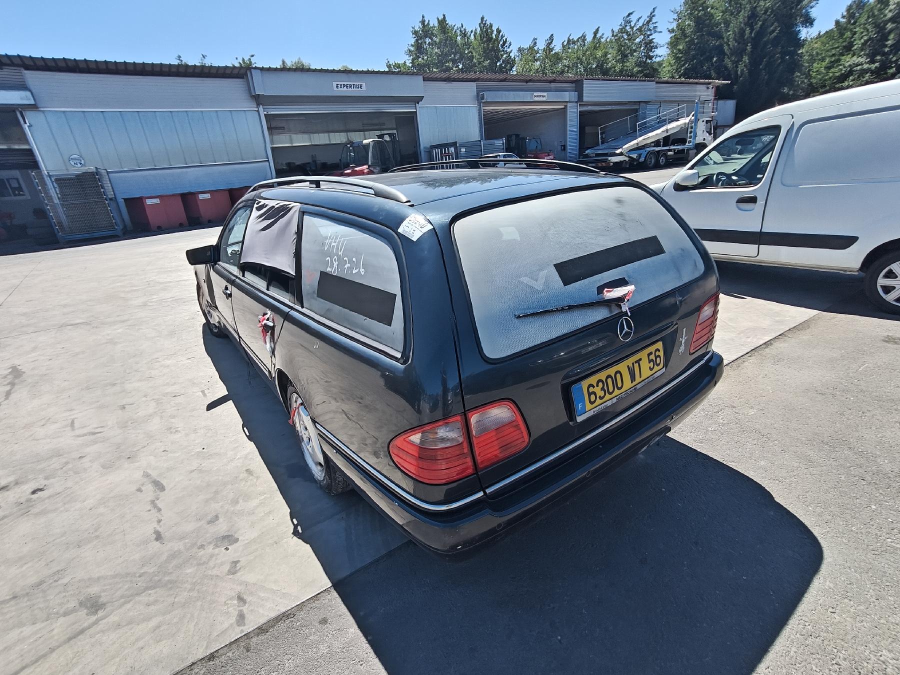 Aile avant droit pour MERCEDES CLASSE E 210 PHASE 1 BREAK Aile avant droit pour MERCEDES CLASSE E 210 PHASE 1 BREAK