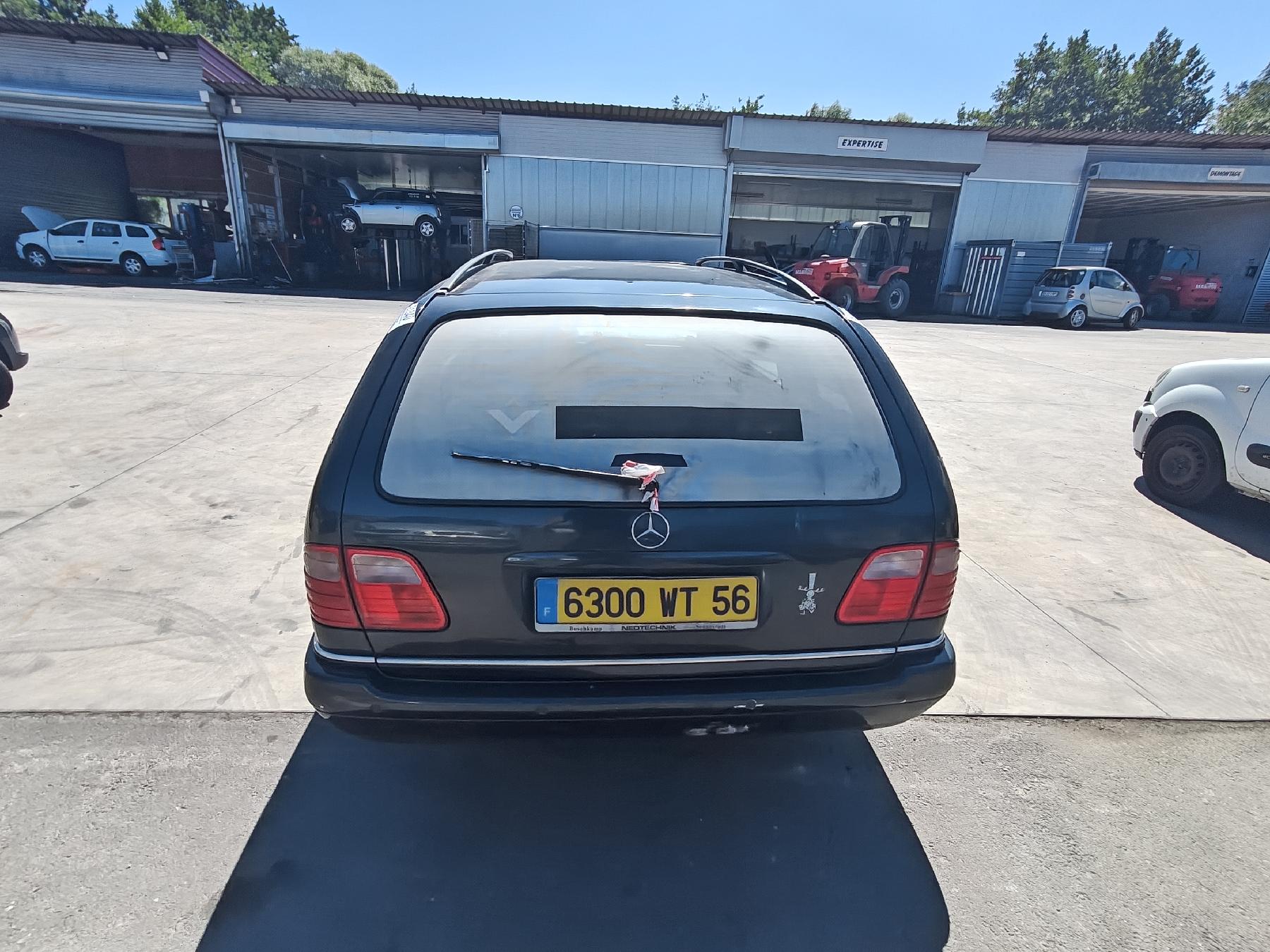 Aile avant droit pour MERCEDES CLASSE E 210 PHASE 1 BREAK Aile avant droit pour MERCEDES CLASSE E 210 PHASE 1 BREAK
