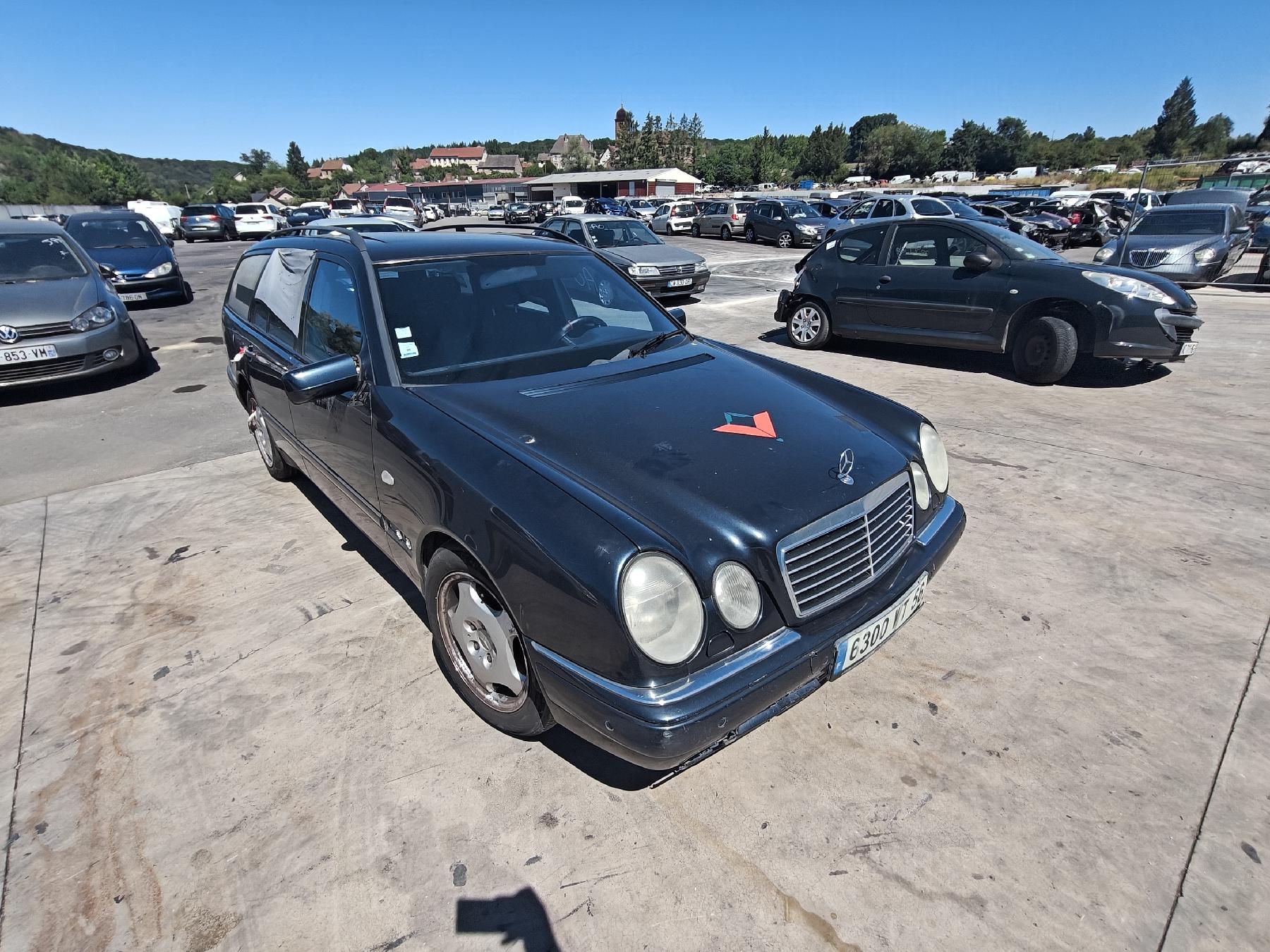 Aile avant droit pour MERCEDES CLASSE E 210 PHASE 1 BREAK Aile avant droit pour MERCEDES CLASSE E 210 PHASE 1 BREAK