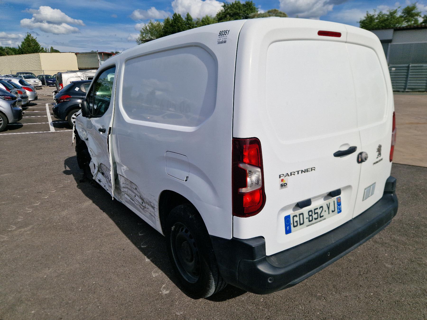 Charniere de capot pour PEUGEOT PARTNER 3 PHASE 1 Charniere de capot pour PEUGEOT PARTNER 3 PHASE 1
