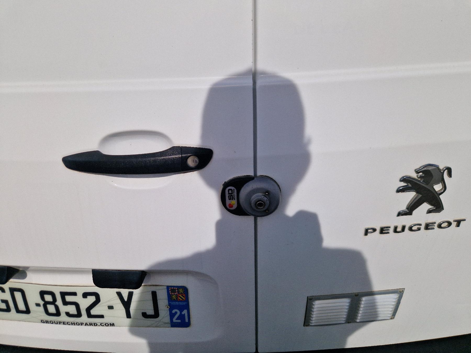 Charniere de capot pour PEUGEOT PARTNER 3 PHASE 1 Charniere de capot pour PEUGEOT PARTNER 3 PHASE 1