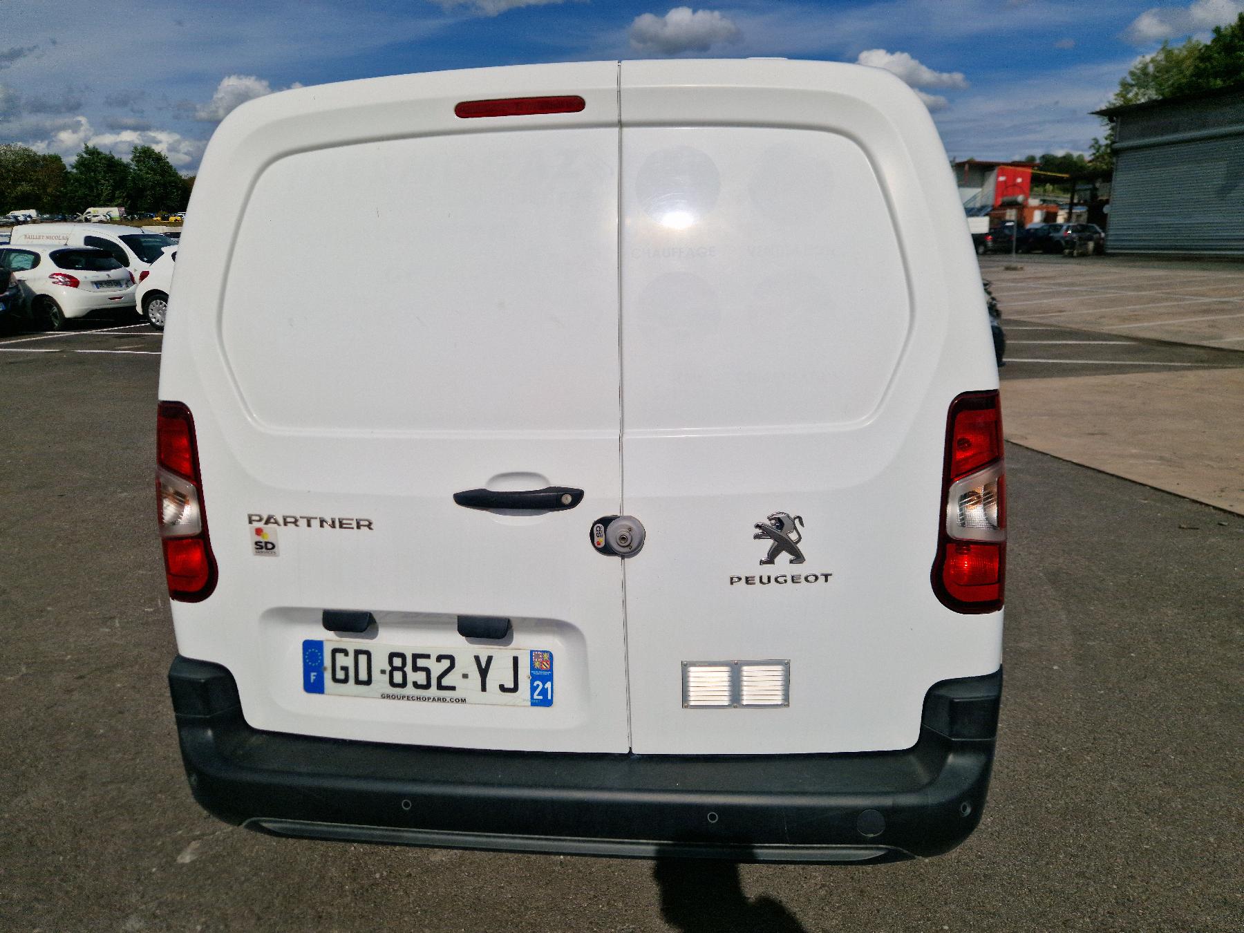 Charniere de capot pour PEUGEOT PARTNER 3 PHASE 1 Charniere de capot pour PEUGEOT PARTNER 3 PHASE 1
