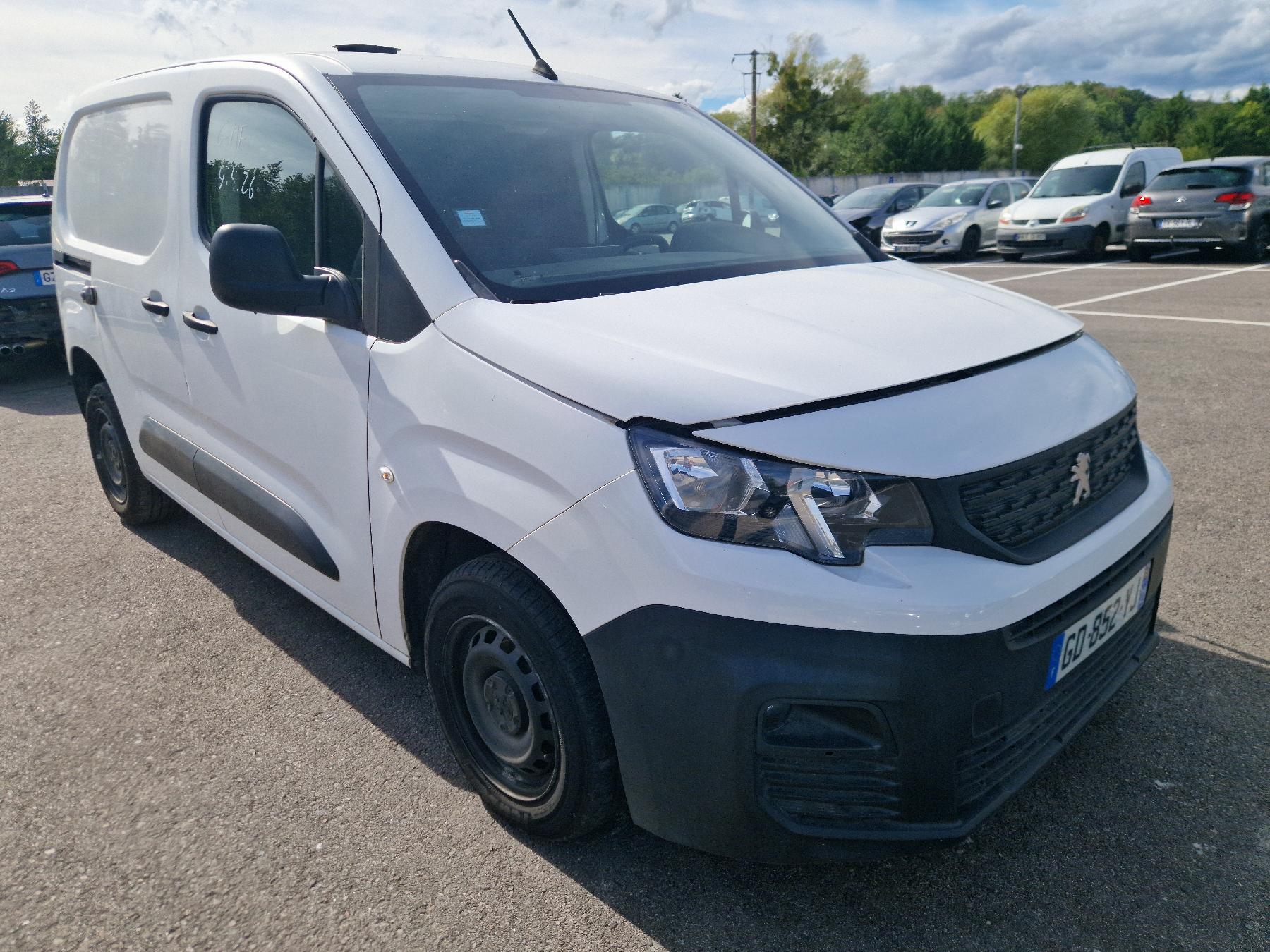 Charniere de capot pour PEUGEOT PARTNER 3 PHASE 1 Charniere de capot pour PEUGEOT PARTNER 3 PHASE 1