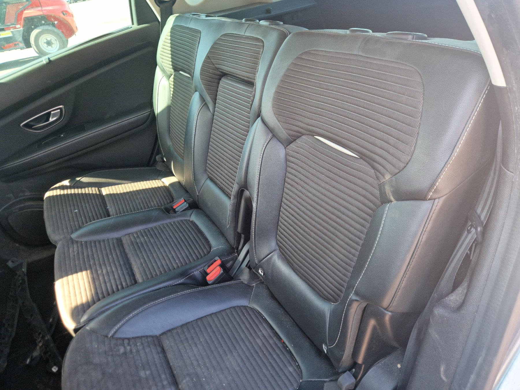 Garniture hayon pour RENAULT SCENIC 4 Garniture hayon pour RENAULT SCENIC 4