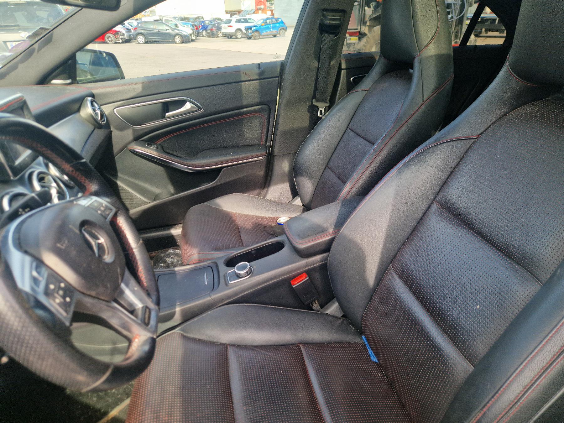 Panneau de porte arriere droit pour MERCEDES CLASSE CLA 117 Panneau de porte arriere droit pour MERCEDES CLASSE CLA 117