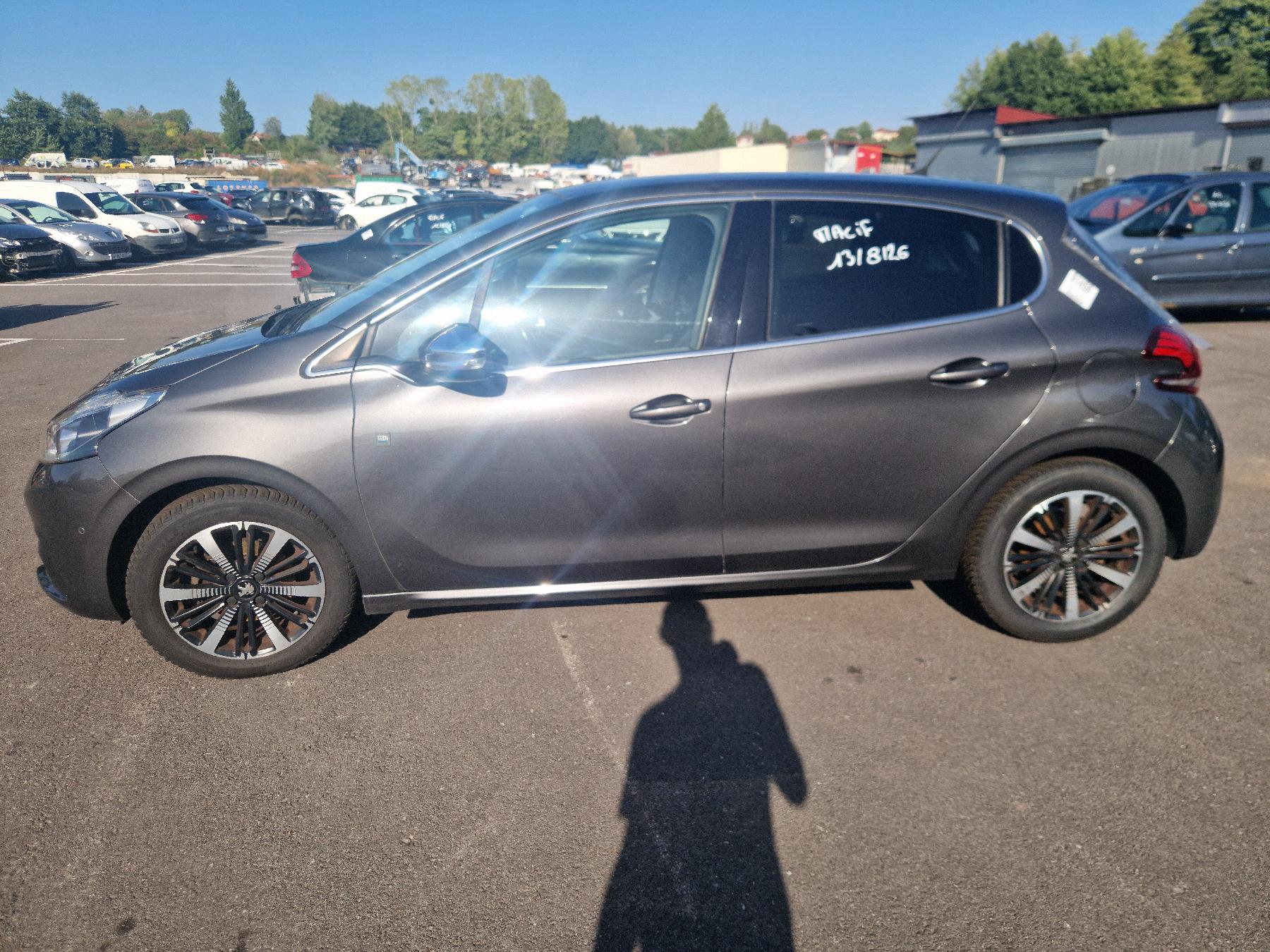 Feu arriere stop central pour PEUGEOT 208 1 PHASE 2 Feu arriere stop central pour PEUGEOT 208 1 PHASE 2