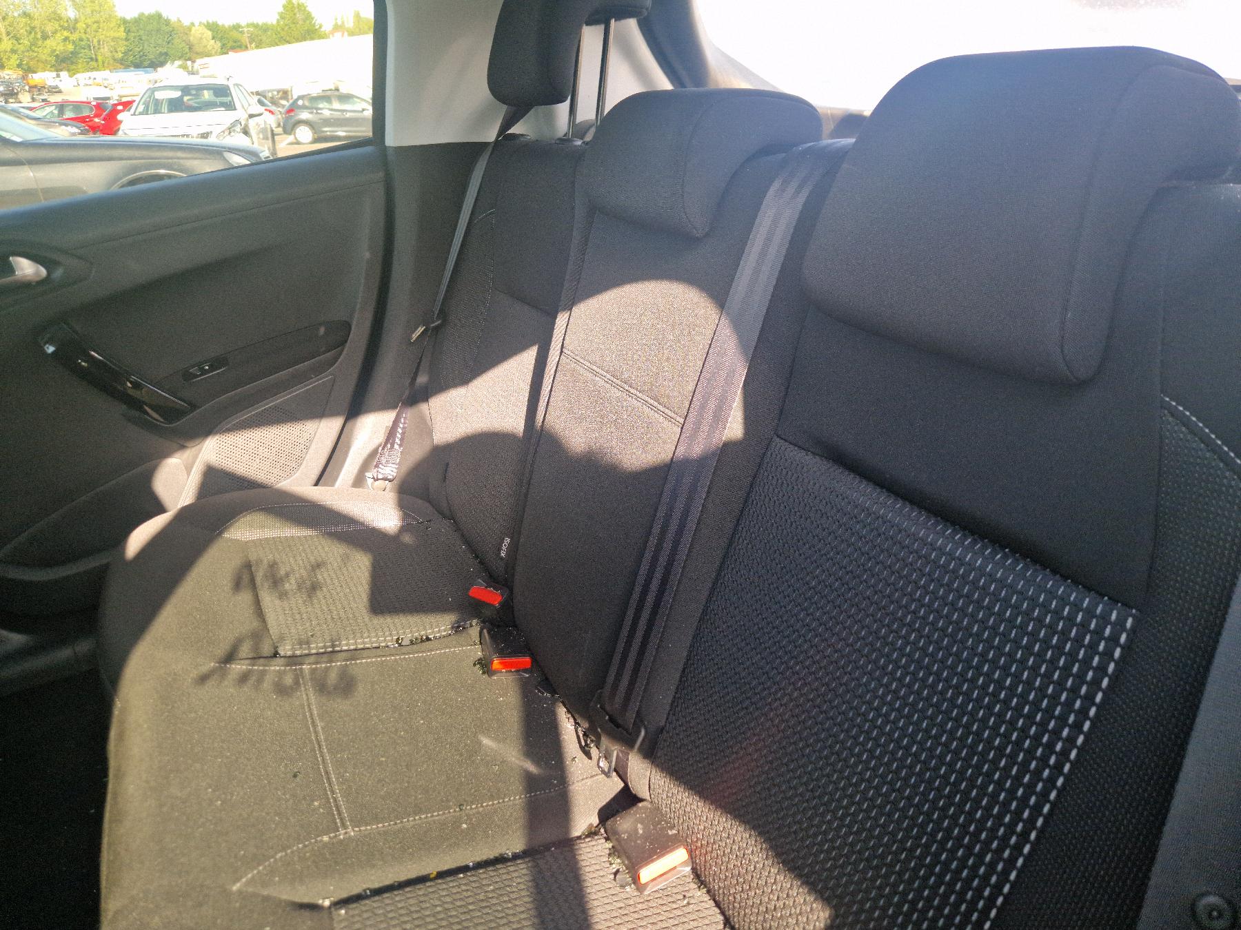 Feu arriere stop central pour PEUGEOT 208 1 PHASE 2 Feu arriere stop central pour PEUGEOT 208 1 PHASE 2