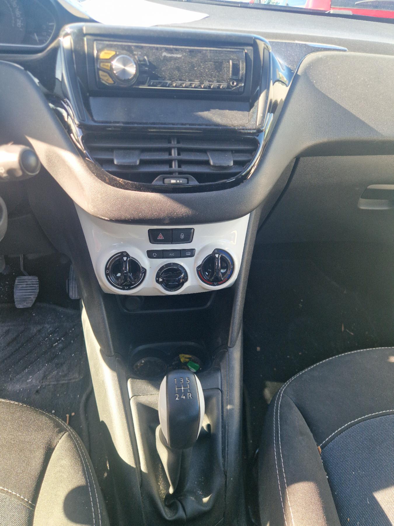 Baie de pare brise pour PEUGEOT 208 1 PHASE 2 Baie de pare brise pour PEUGEOT 208 1 PHASE 2