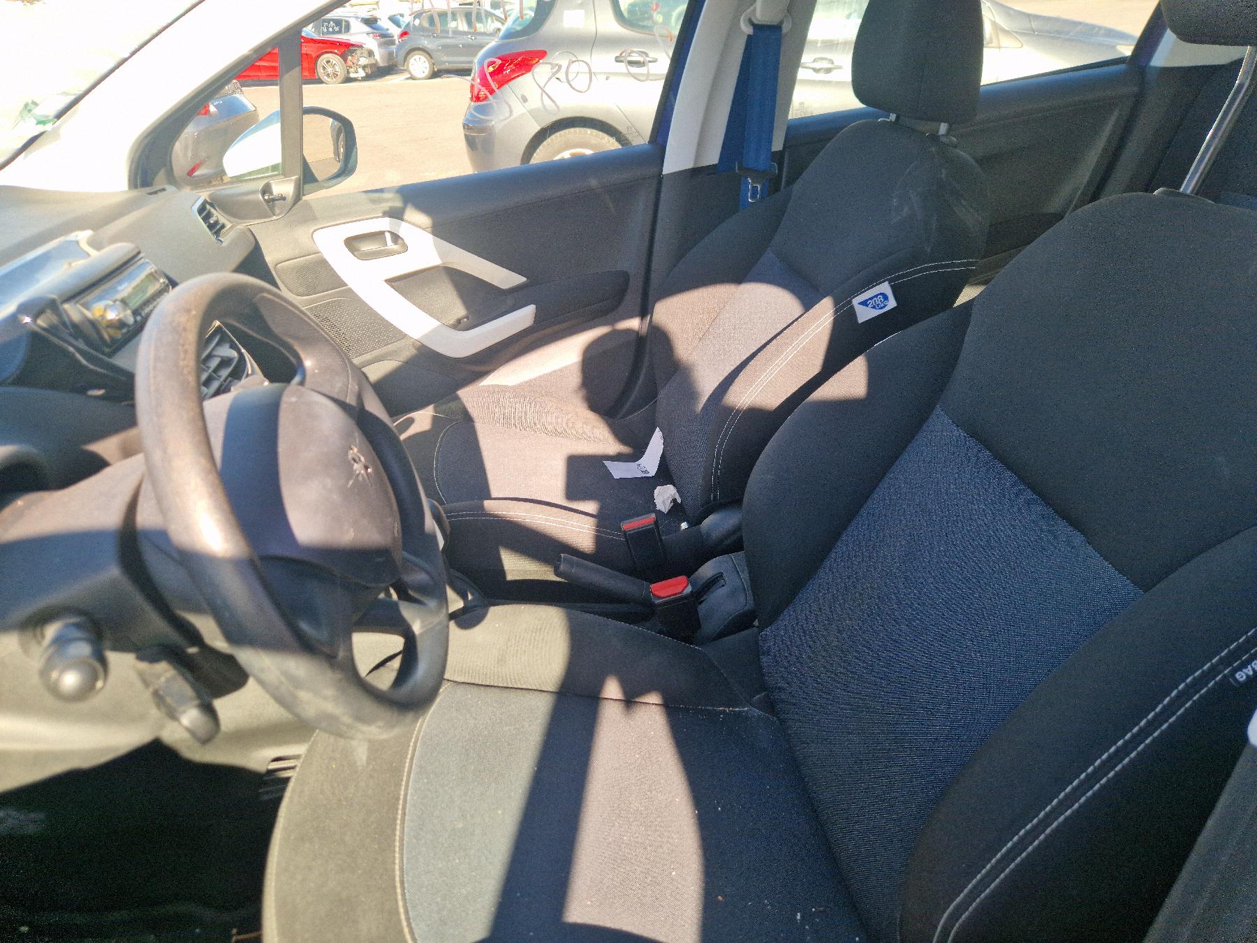 Baie de pare brise pour PEUGEOT 208 1 PHASE 2 Baie de pare brise pour PEUGEOT 208 1 PHASE 2