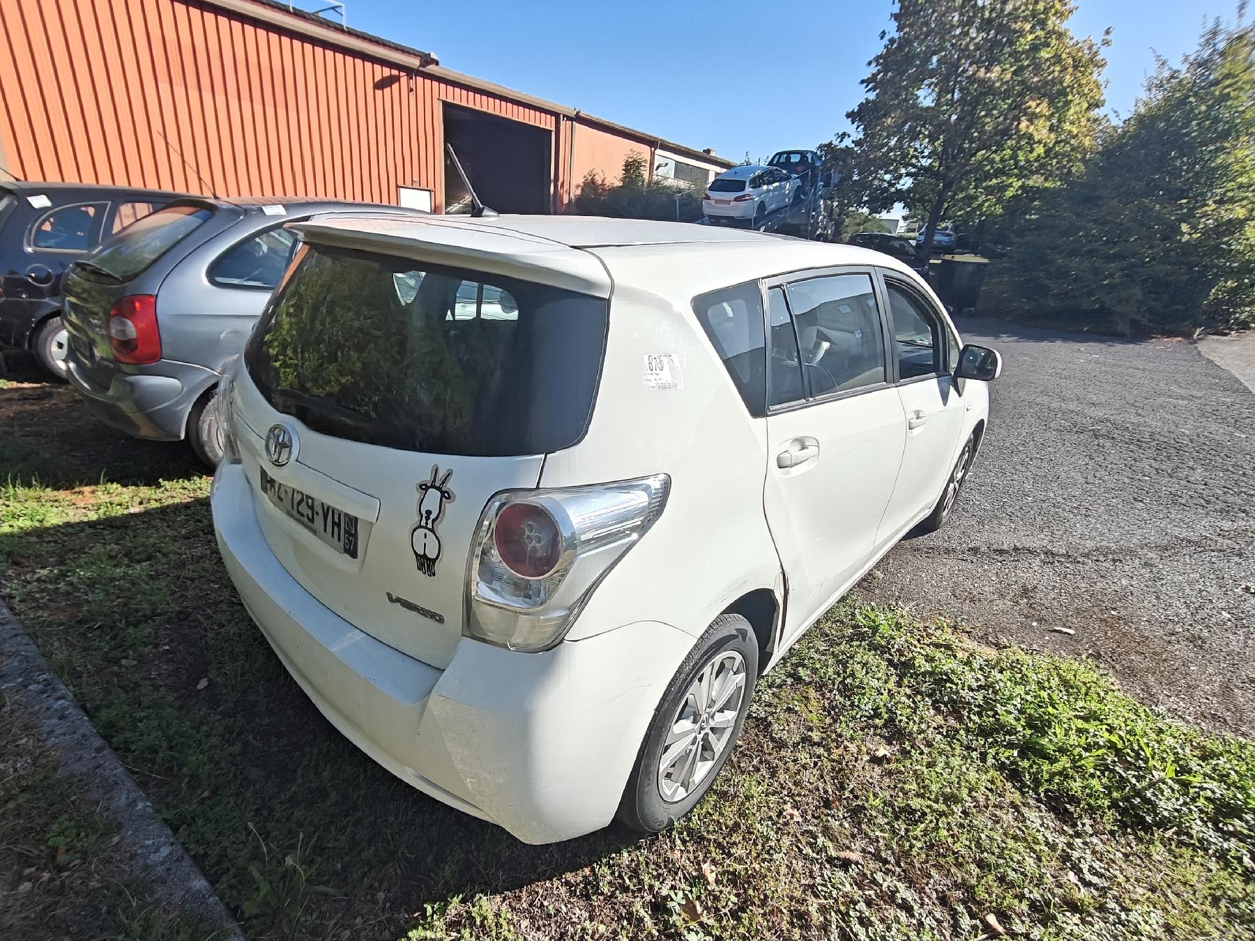 Renfort pare choc arriere (traverse) pour TOYOTA VERSO PHASE 1 Renfort pare choc arriere (traverse) pour TOYOTA VERSO PHASE 1
