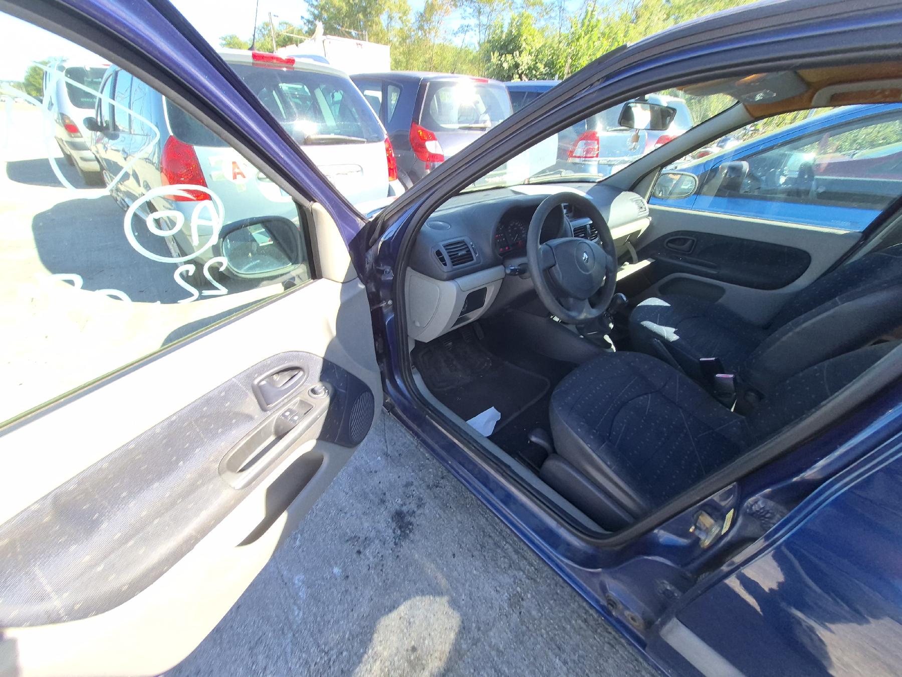 Optique avant principal gauche (feux)(phare) pour RENAULT CLIO 2 PHASE 2 Optique avant principal gauche (feux)(phare) pour RENAULT CLIO 2 PHASE 2