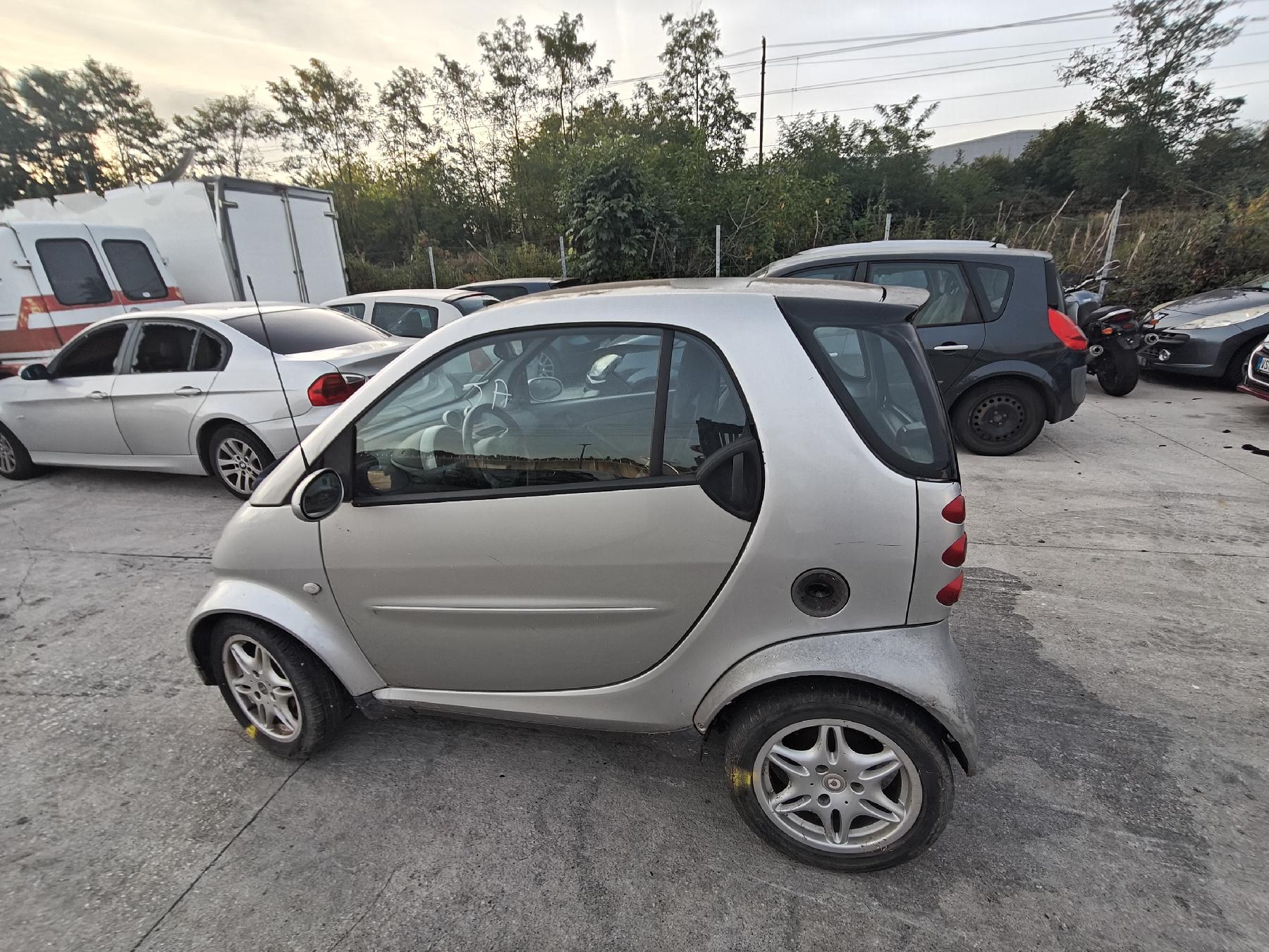Serrure avant gauche pour SMART FORTWO 1 PHASE 2 COUPE Serrure avant gauche pour SMART FORTWO 1 PHASE 2 COUPE